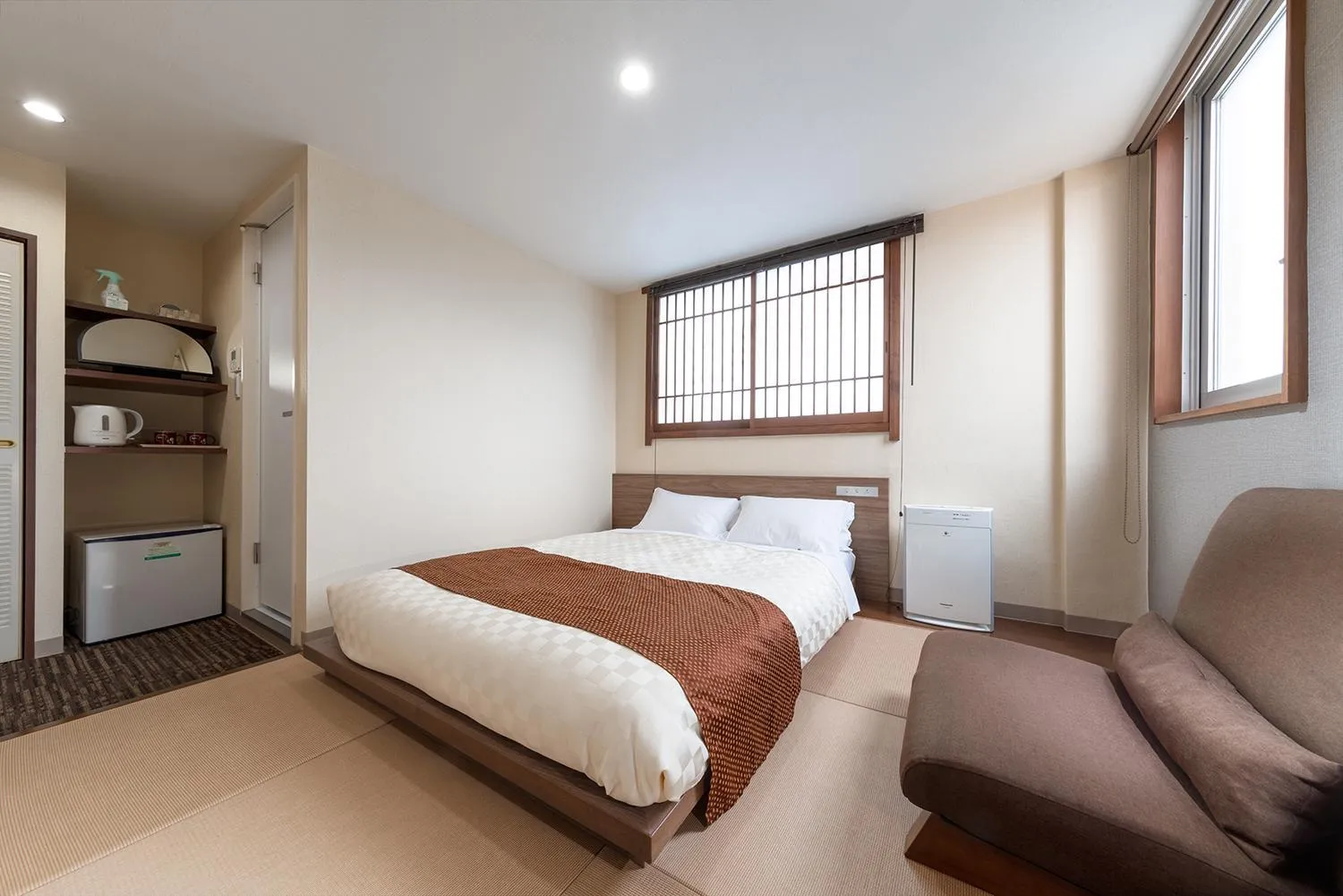 Photo of the whole room, Bed in Hiroshima Intelligent Hotel Stadium Mae