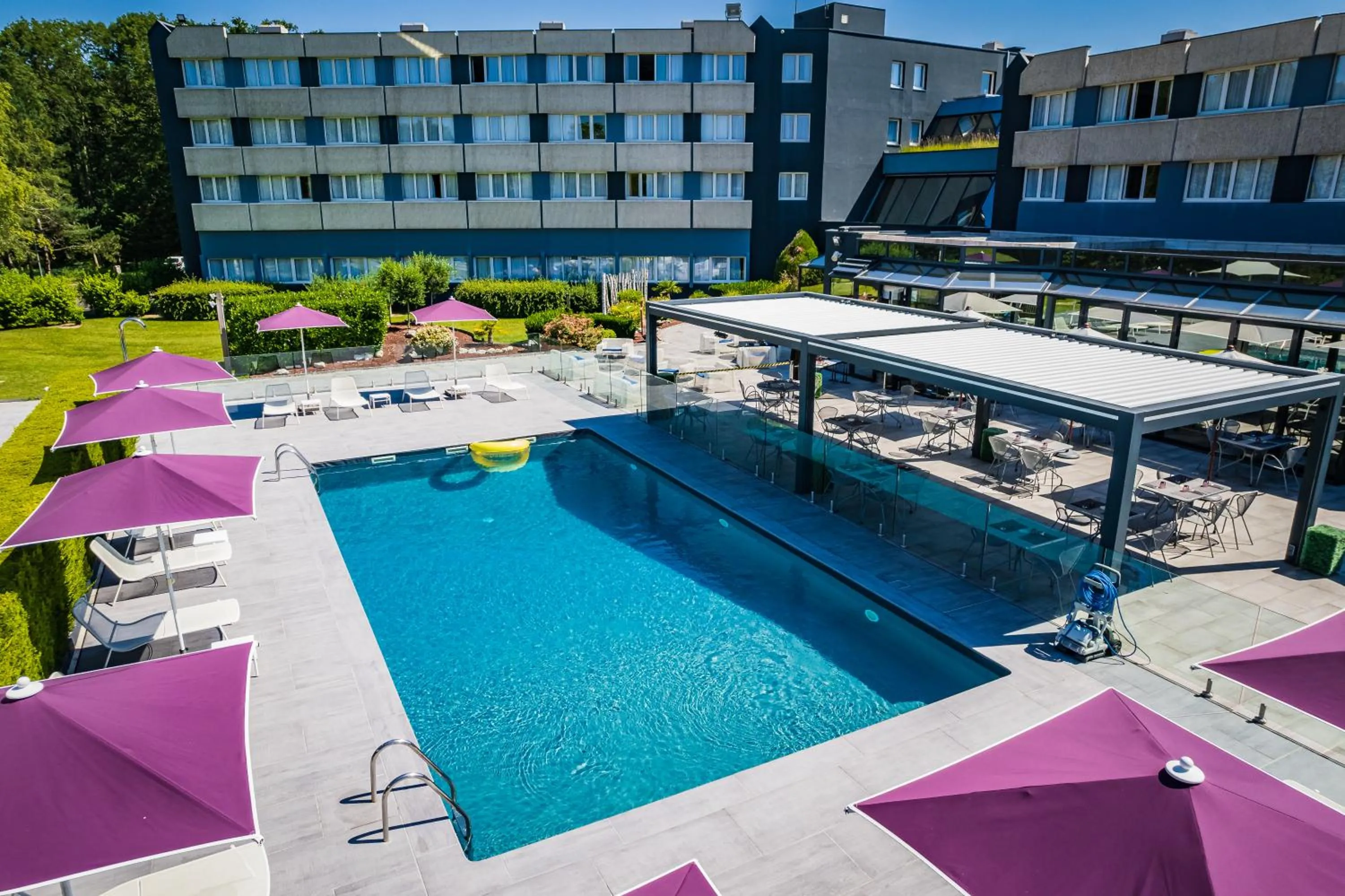 Swimming pool in Novotel Orléans Saint Jean de Braye