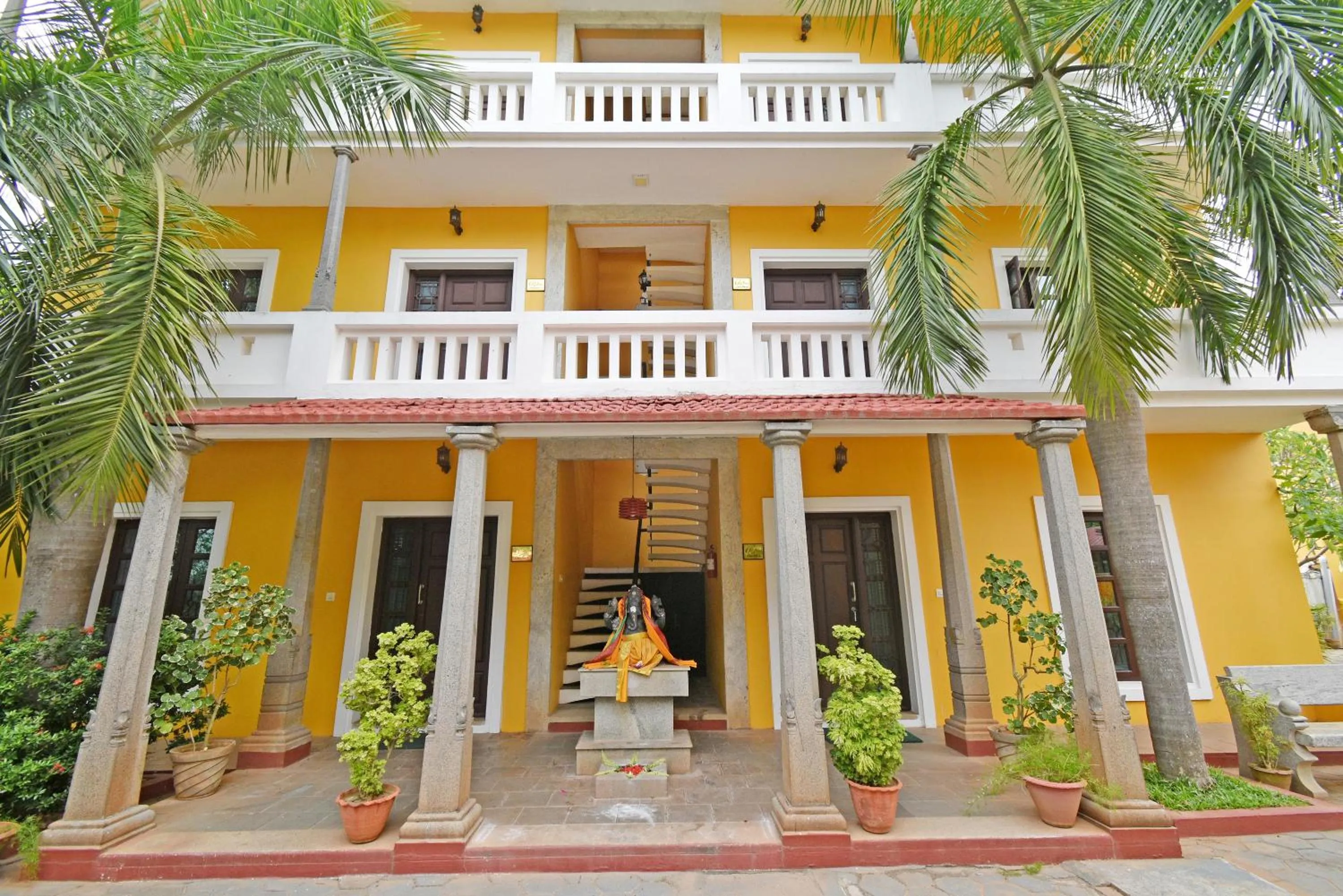 Property building in Poppys Olive de' villa