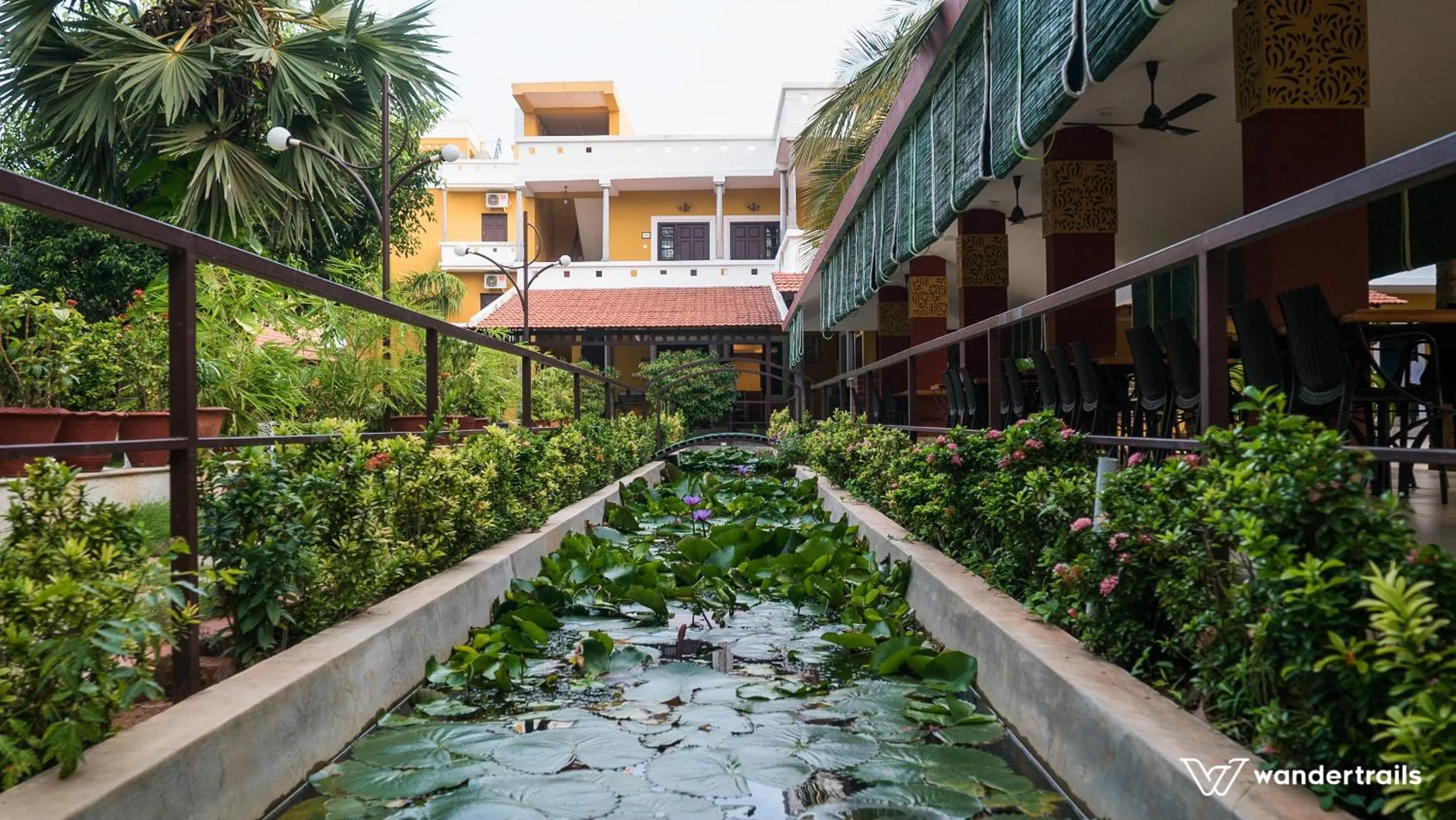 Property building in Poppys Olive de' villa