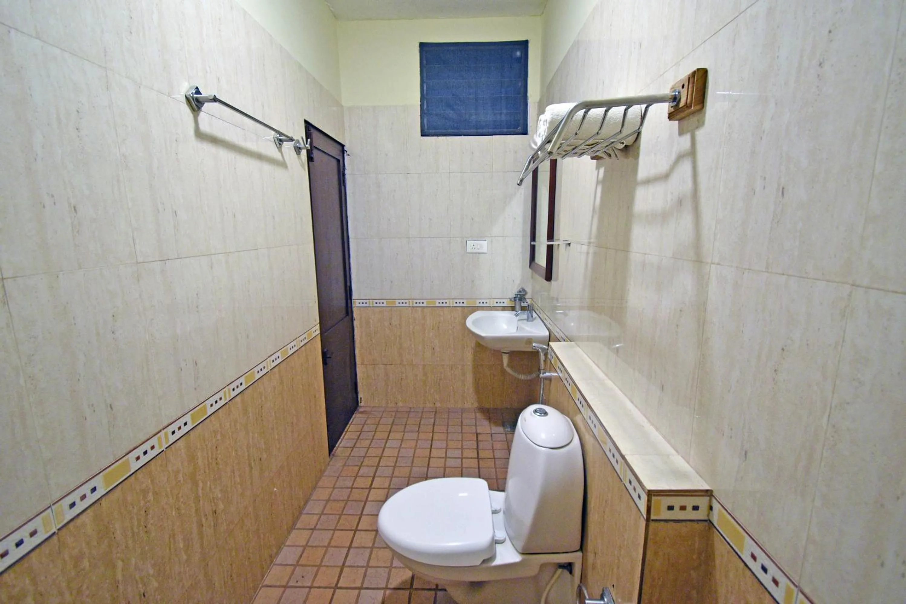 Bathroom in Poppys Olive de' villa