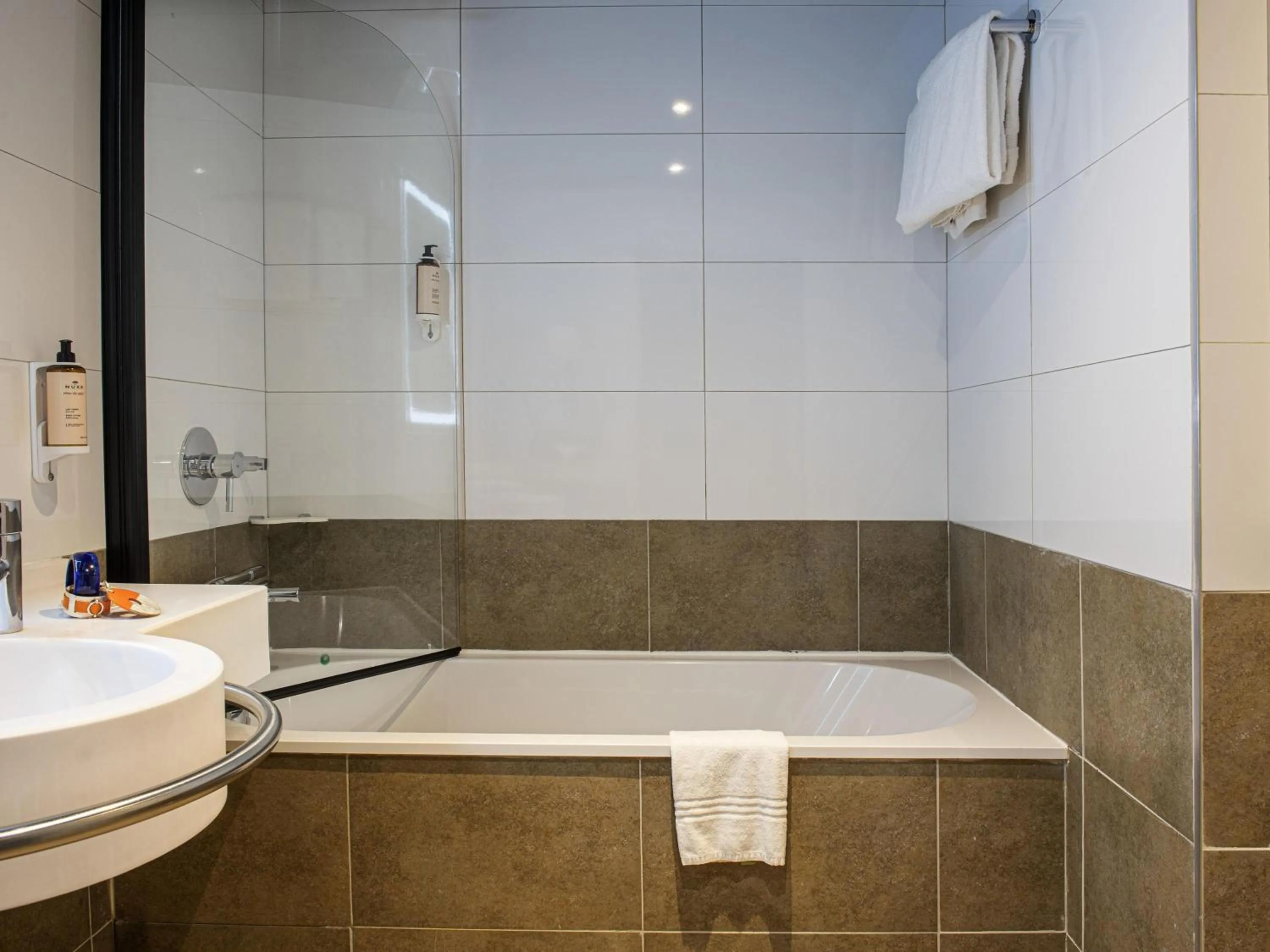 Bedroom in Mercure Carcassonne La Cité