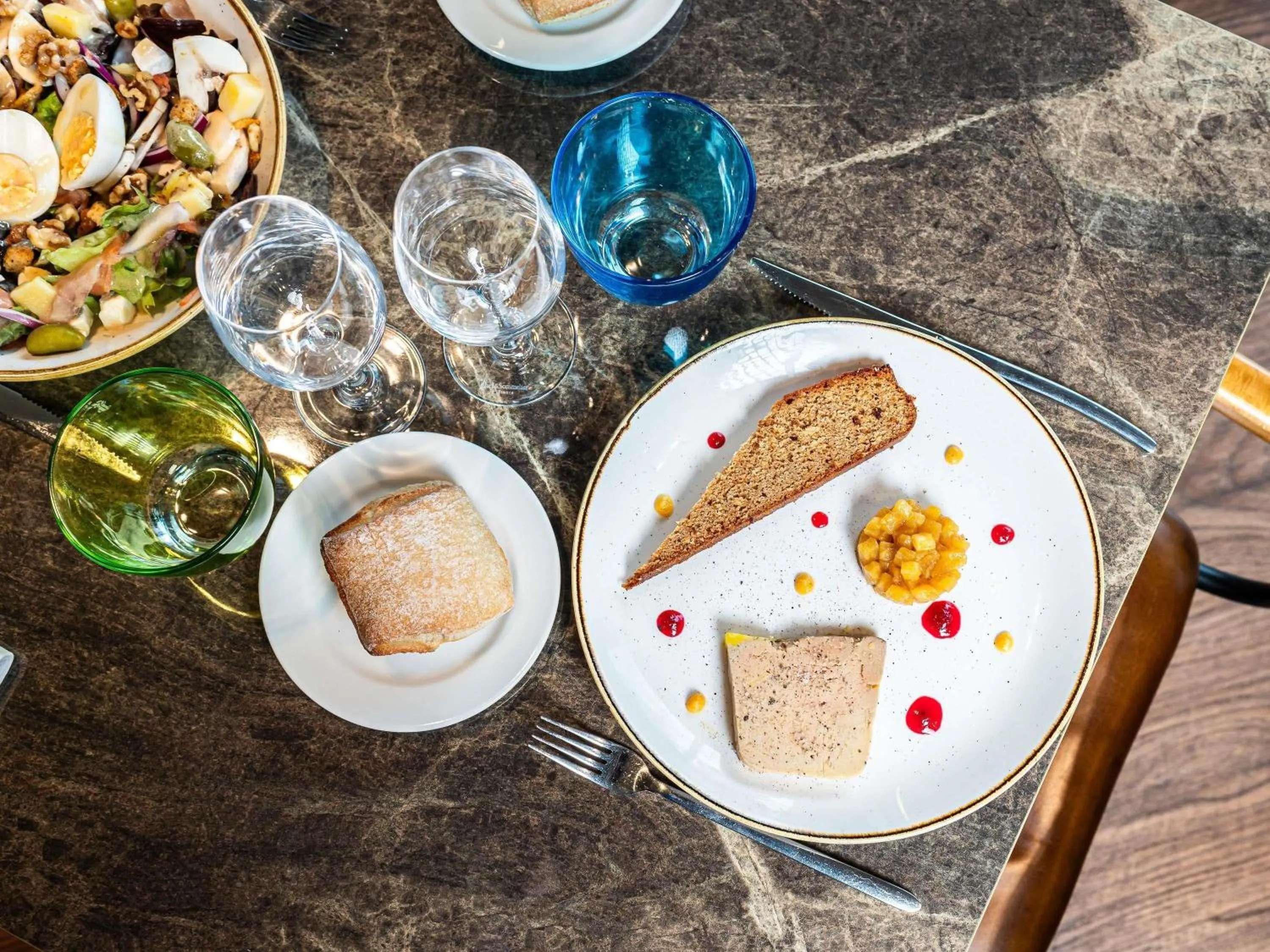 Restaurant/places to eat in Mercure Carcassonne La Cité