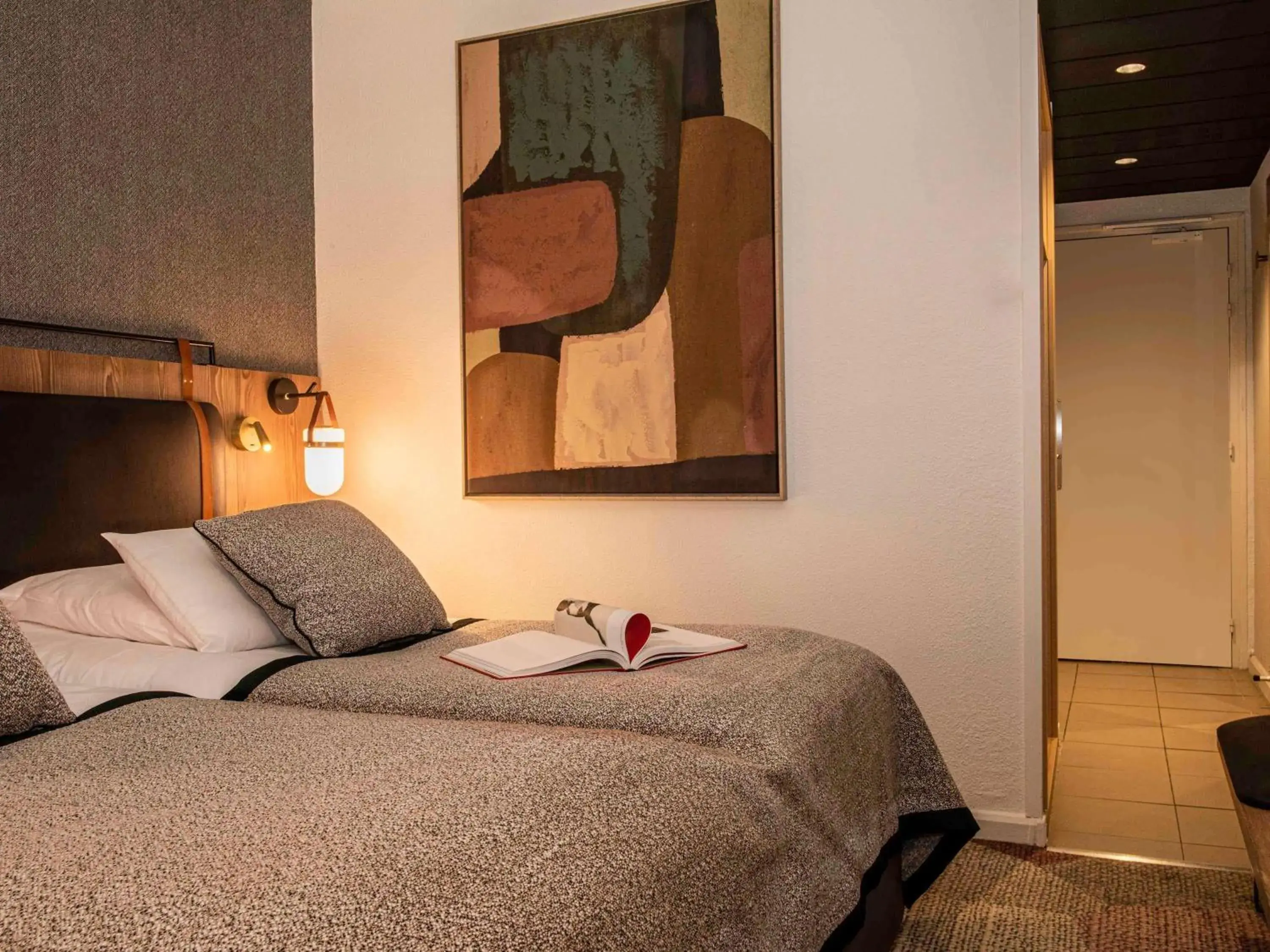 Standard Twin Room in Mercure Carcassonne La Cité Standard Twin Room in Mercure Carcassonne La Cité