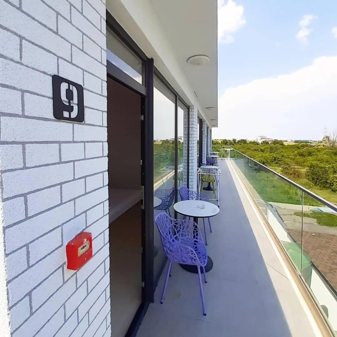 Facade/entrance in Vila Arthur