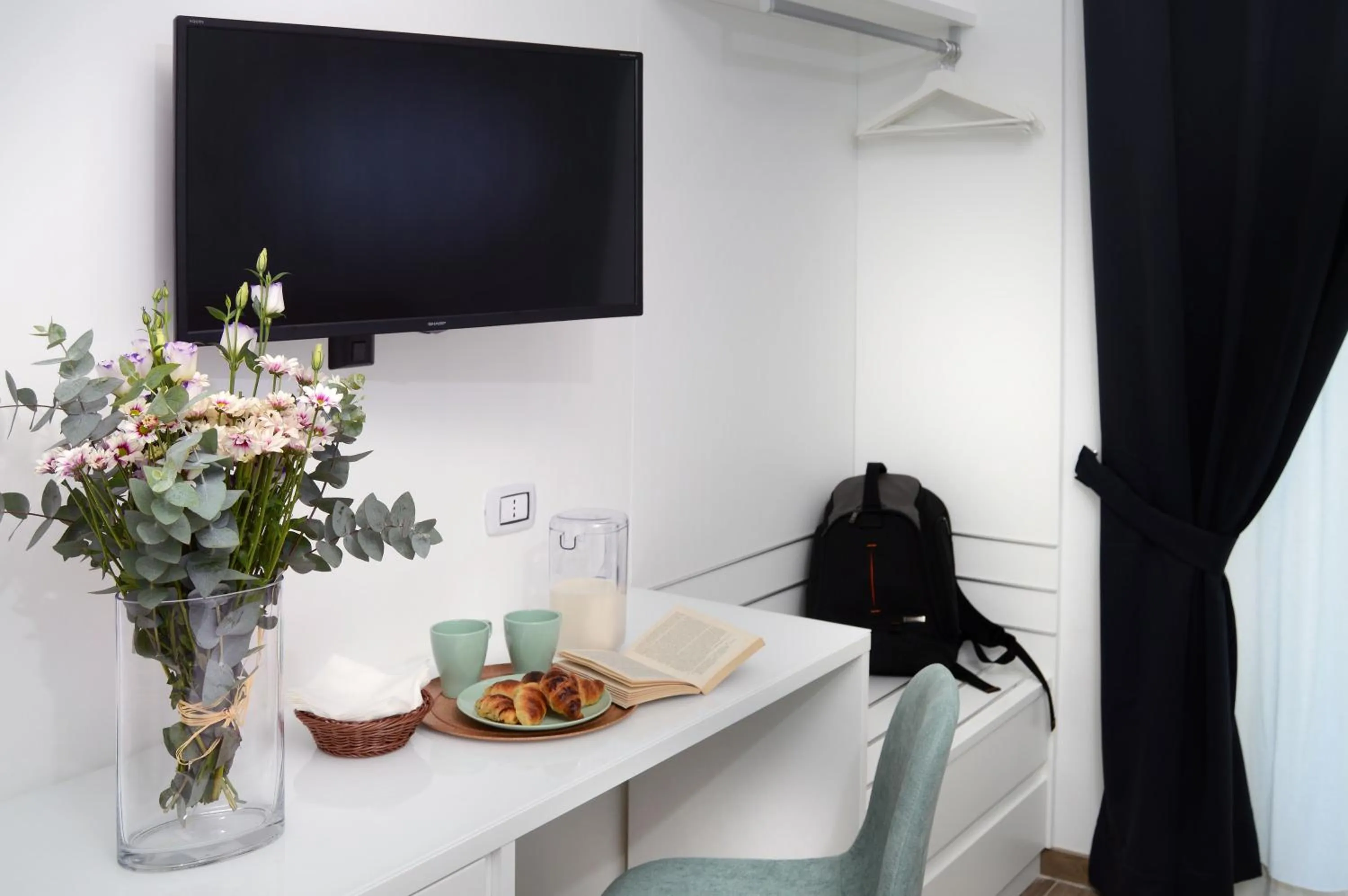 Photo of the whole room in Napoliseason Rooms & Breakfast