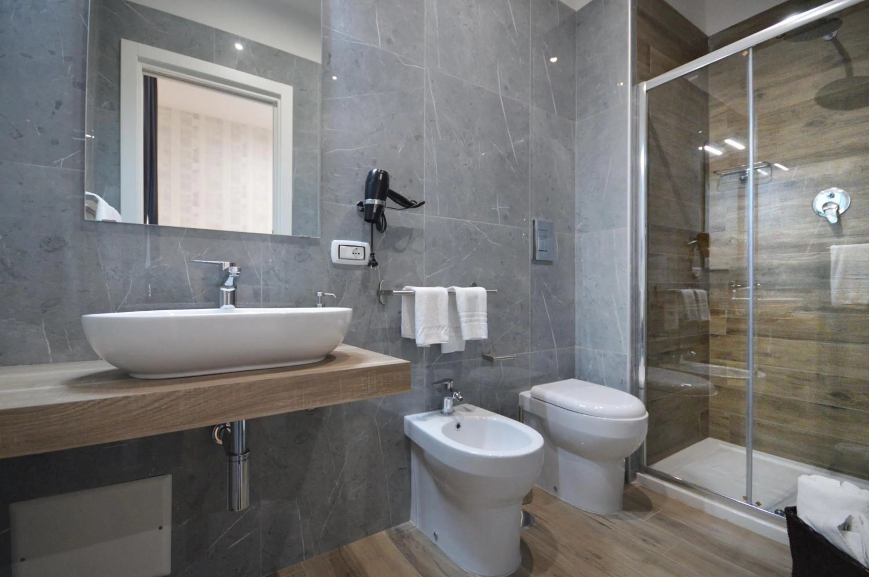 Bathroom in Napoliseason Rooms & Breakfast