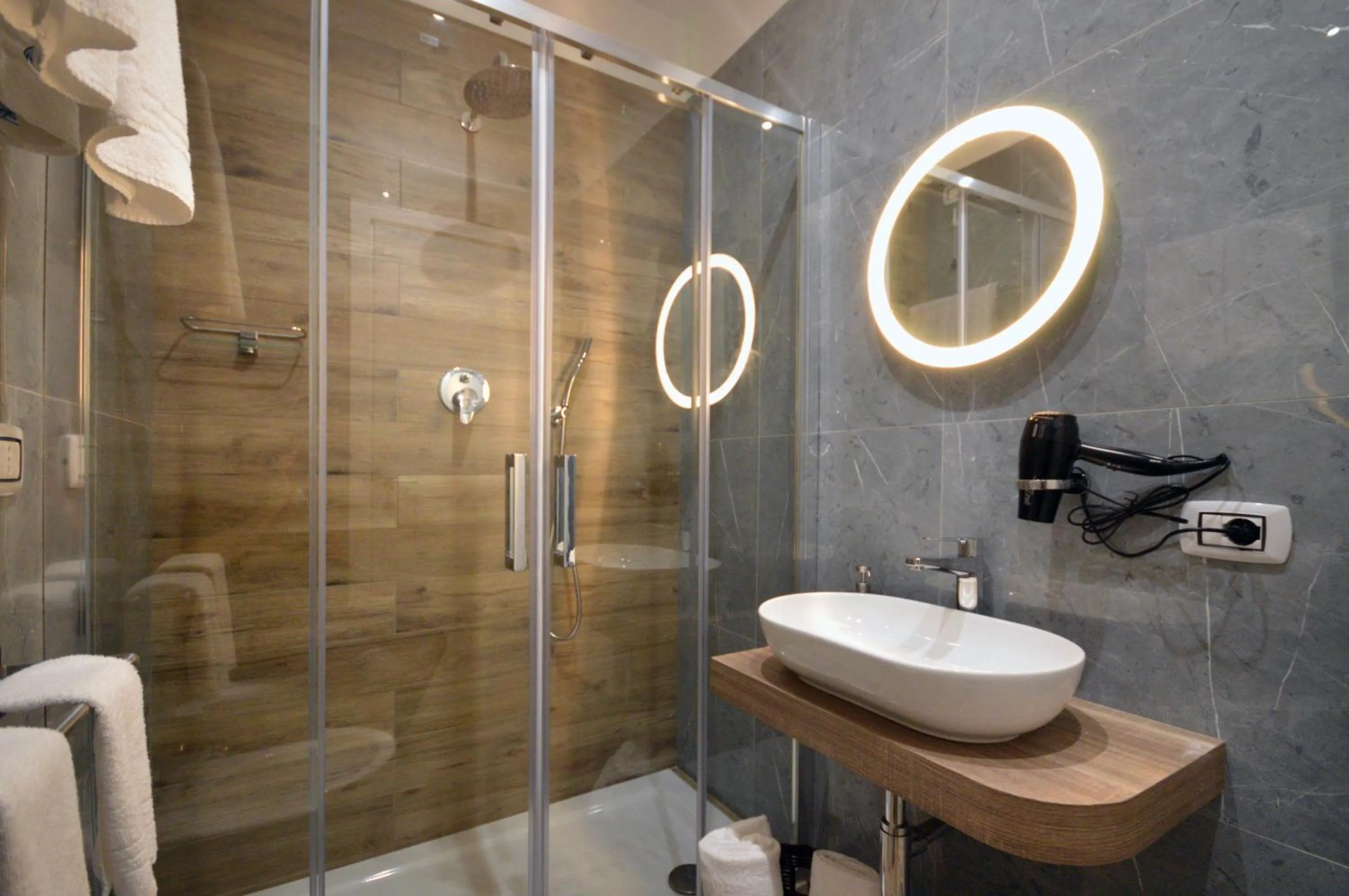 Bathroom in Napoliseason Rooms & Breakfast