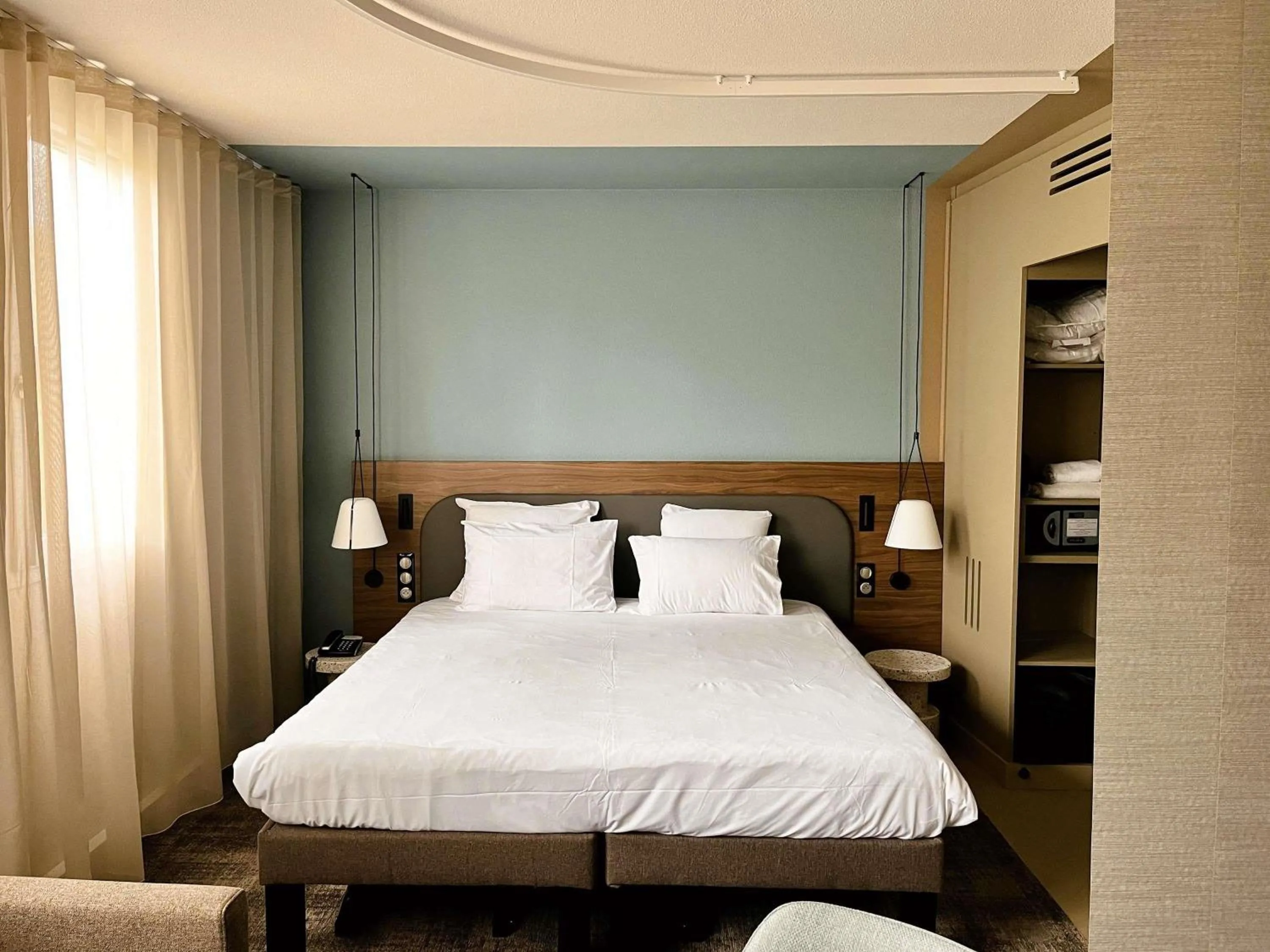 Bedroom, Bed in Novotel Suites Clermont Ferrand Polydome