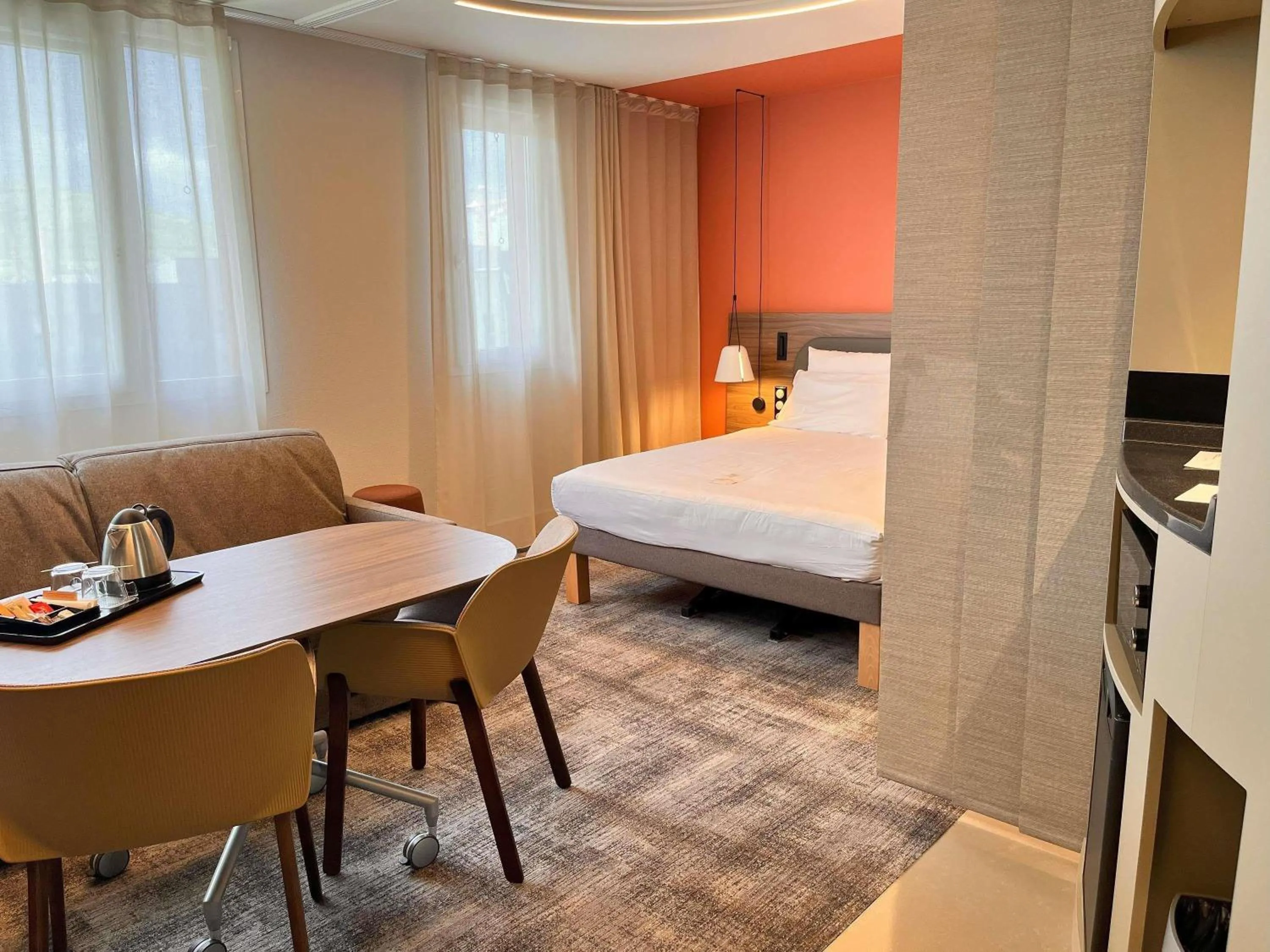 Bedroom, Bed in Novotel Suites Clermont Ferrand Polydome