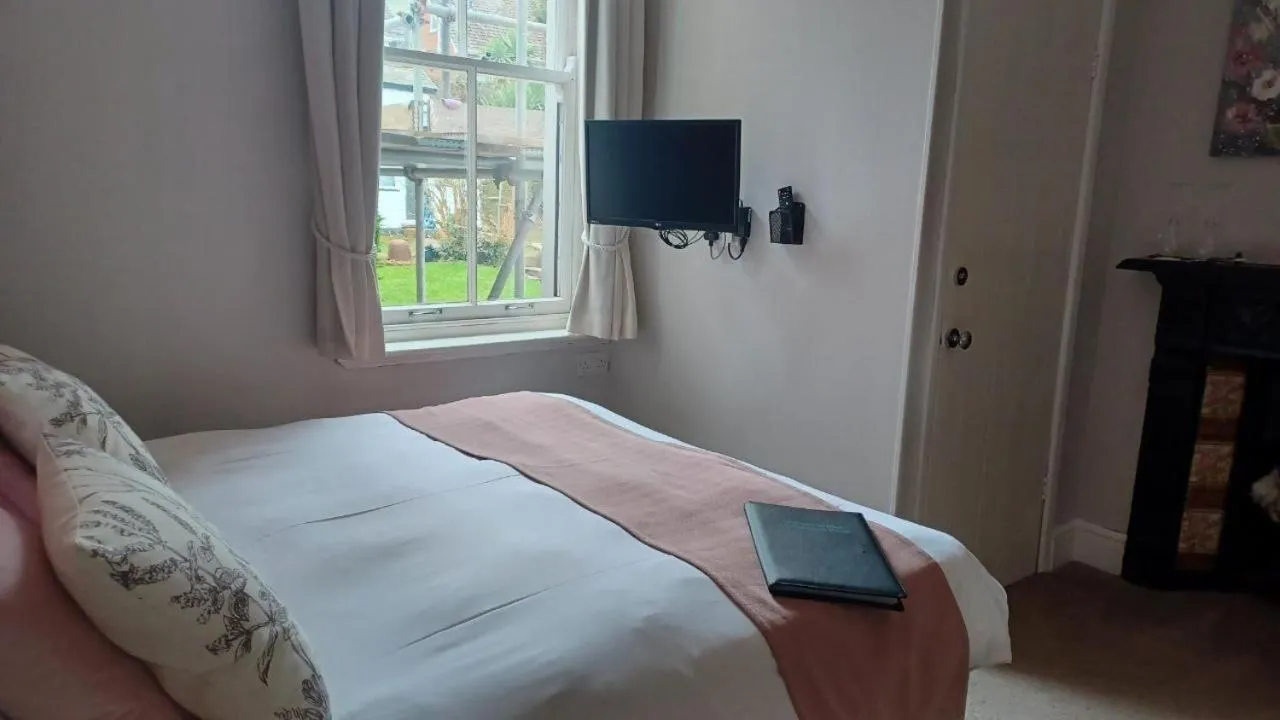 Bedroom, Bed in Glan Heulog