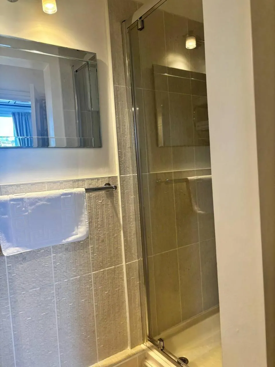 Bathroom in Glan Heulog