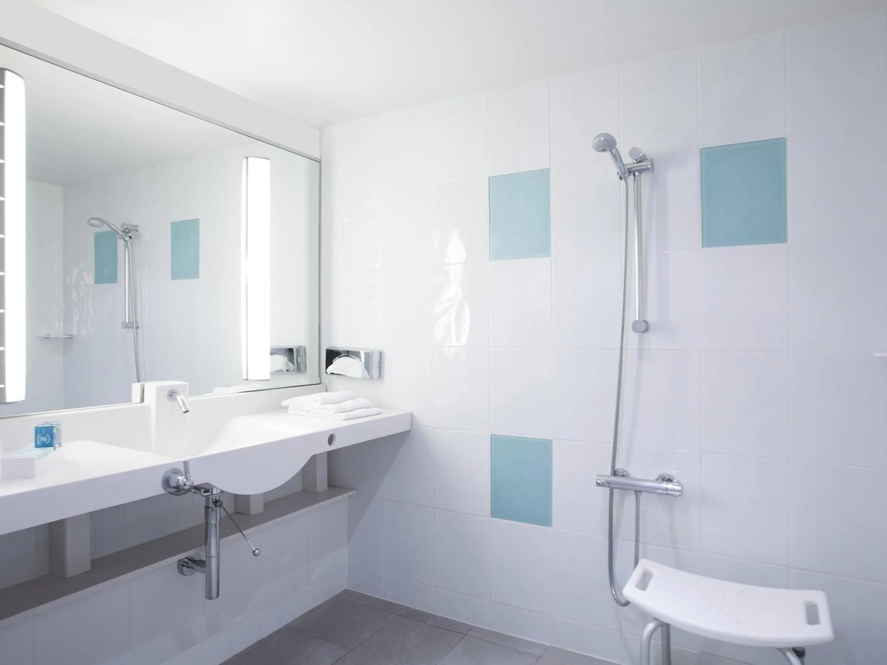 Bedroom in Novotel Amboise