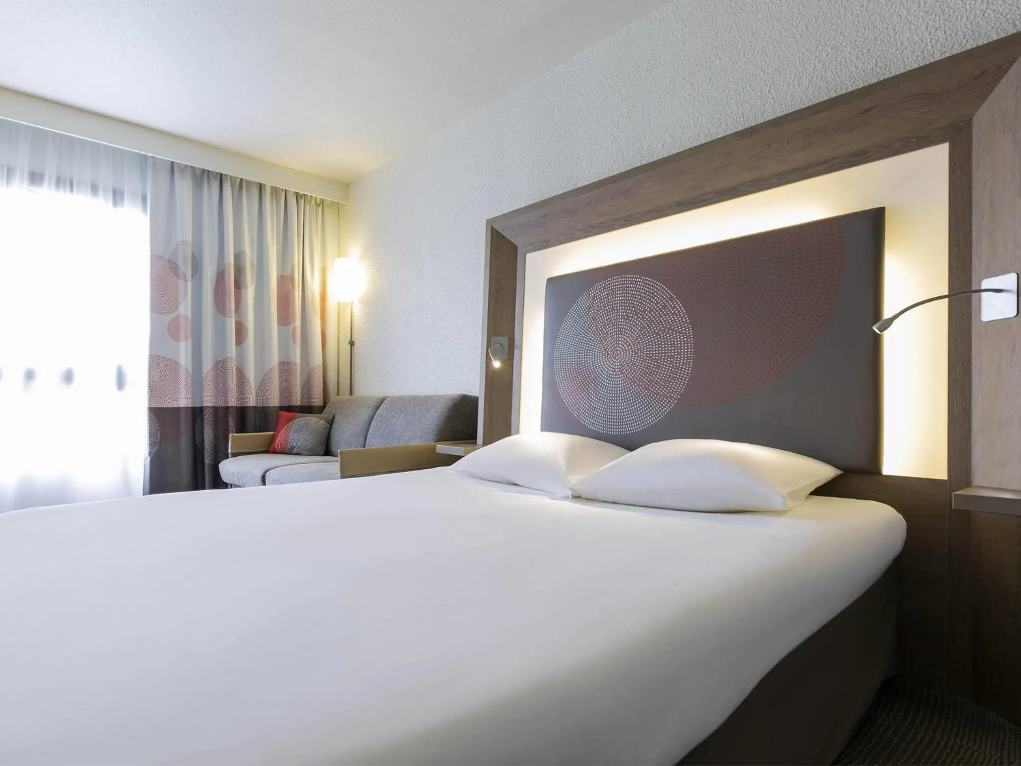 Bedroom, Bed in Novotel Amboise