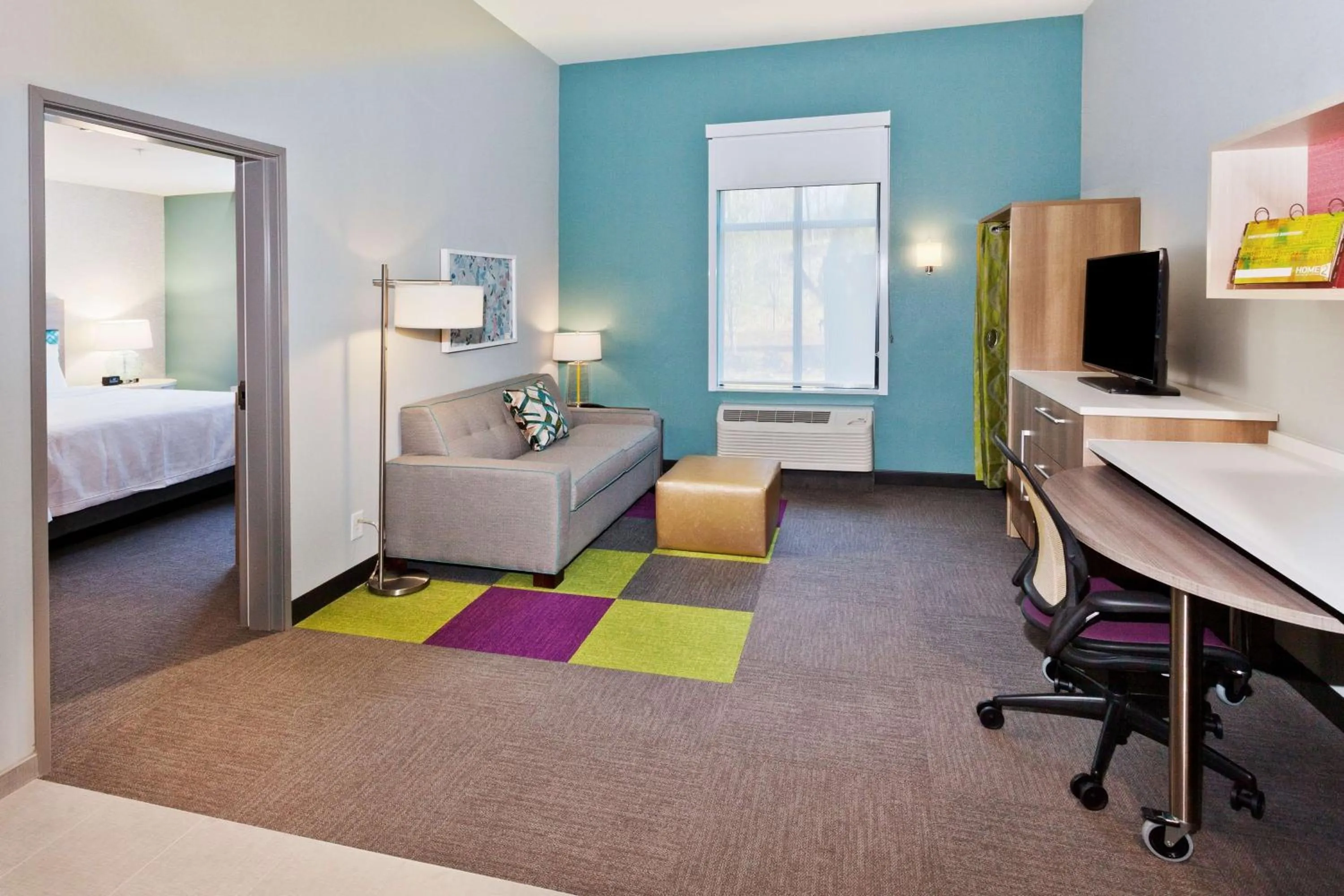 Bedroom, Bed in Home2 Suites By Hilton Alpharetta, Ga