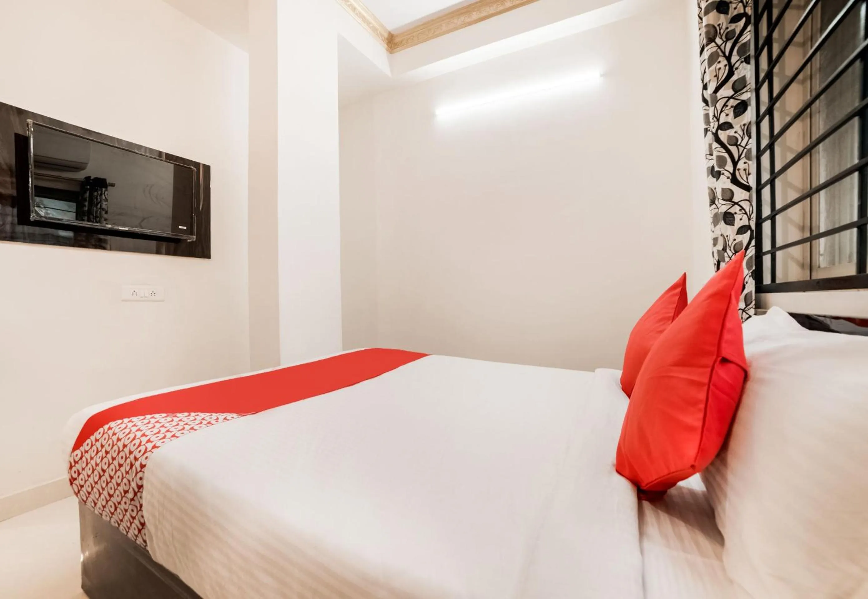 Bedroom, Bed in Super Hotel O Lucky Hotels Gachibowli