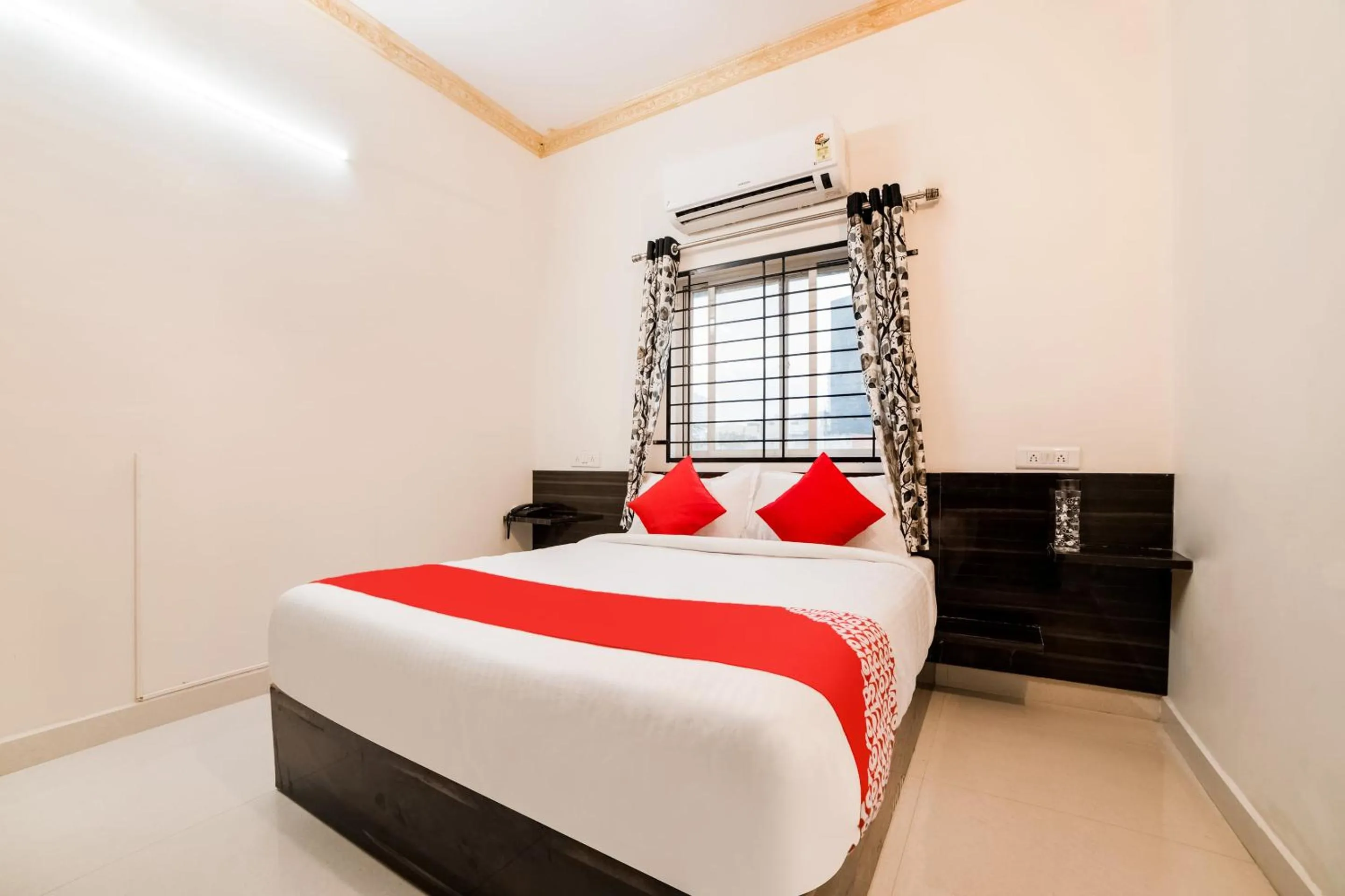 Bedroom, Bed in Super Hotel O Lucky Hotels Gachibowli