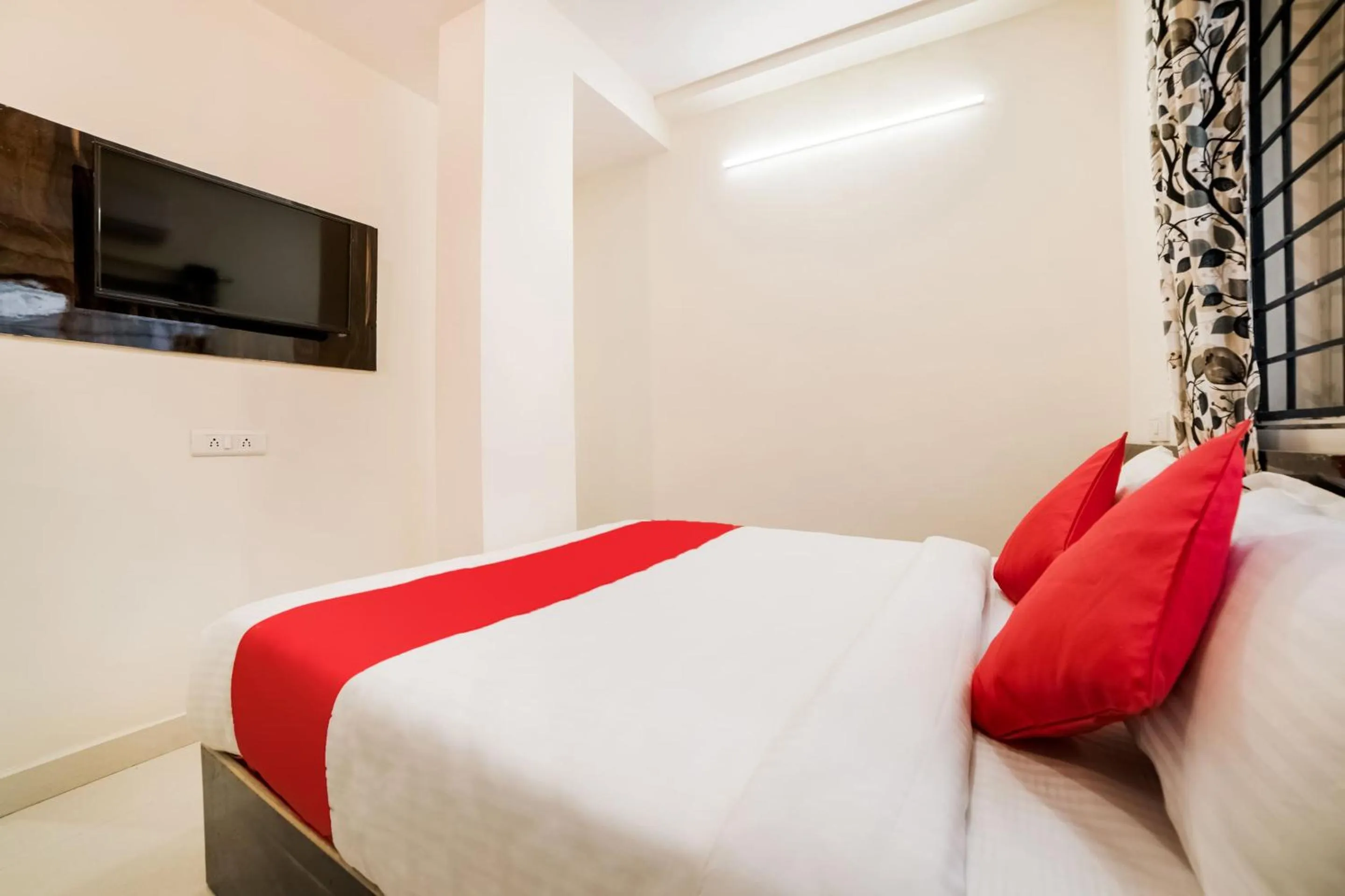 Bedroom, Bed in Super Hotel O Lucky Hotels Gachibowli