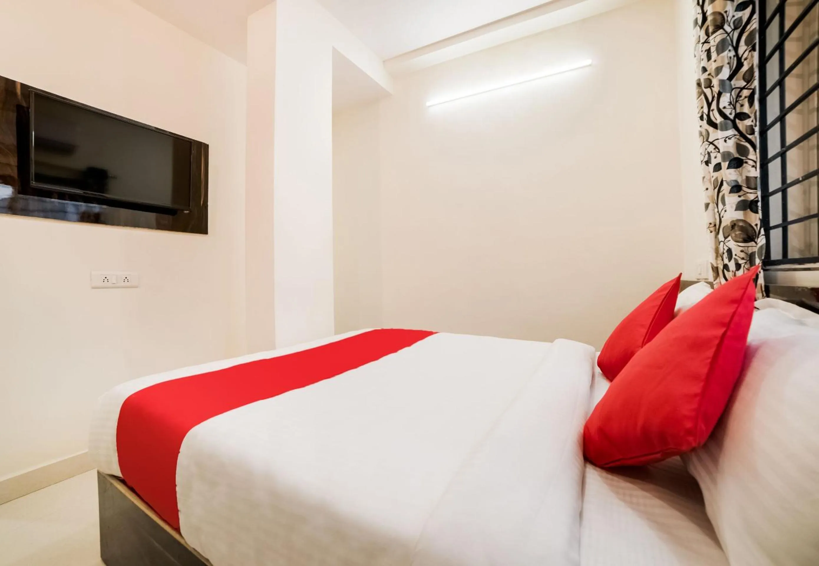 Bedroom, Bed in Super Hotel O Lucky Hotels Gachibowli