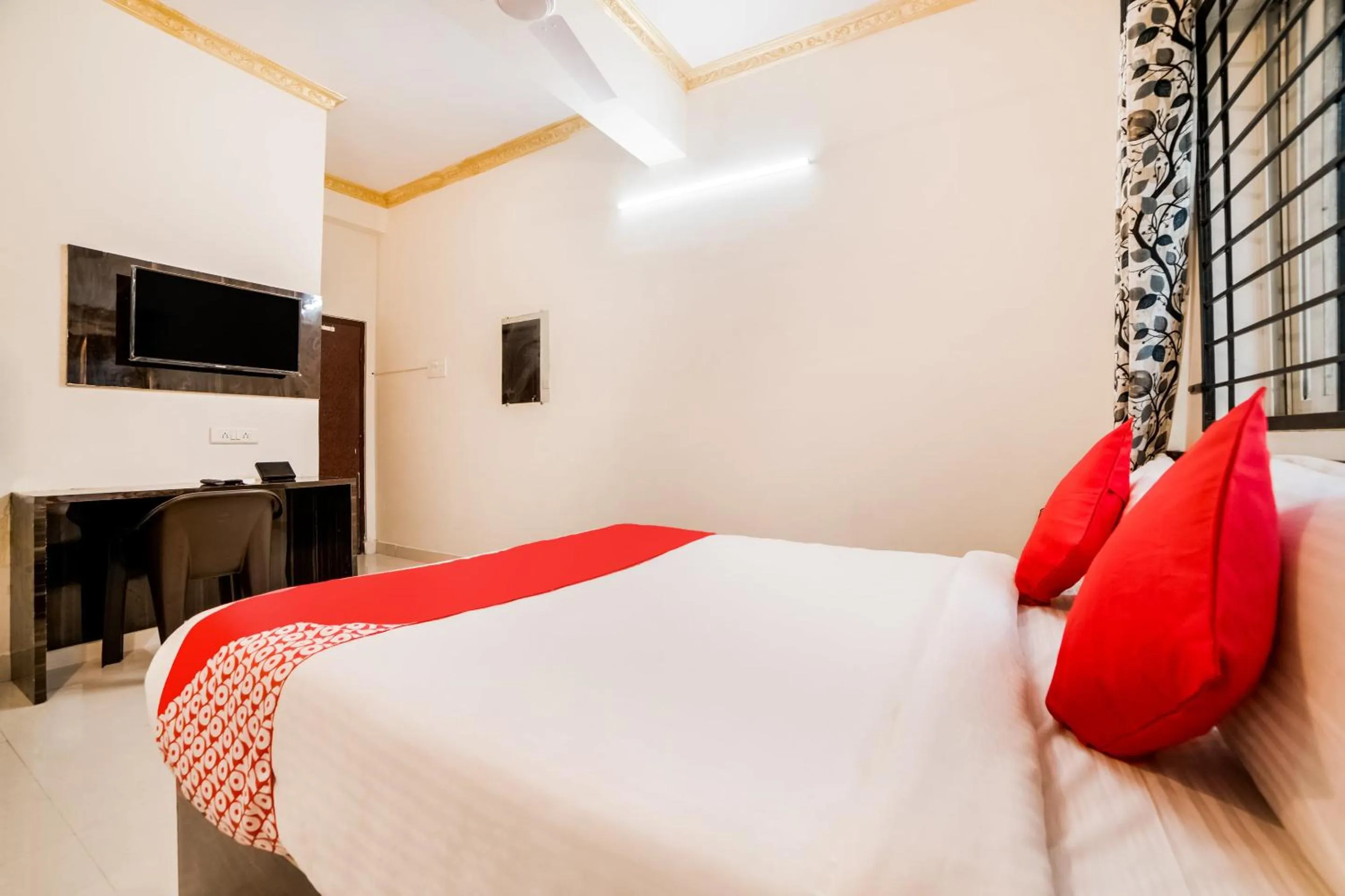 Bedroom, Bed in Super Hotel O Lucky Hotels Gachibowli