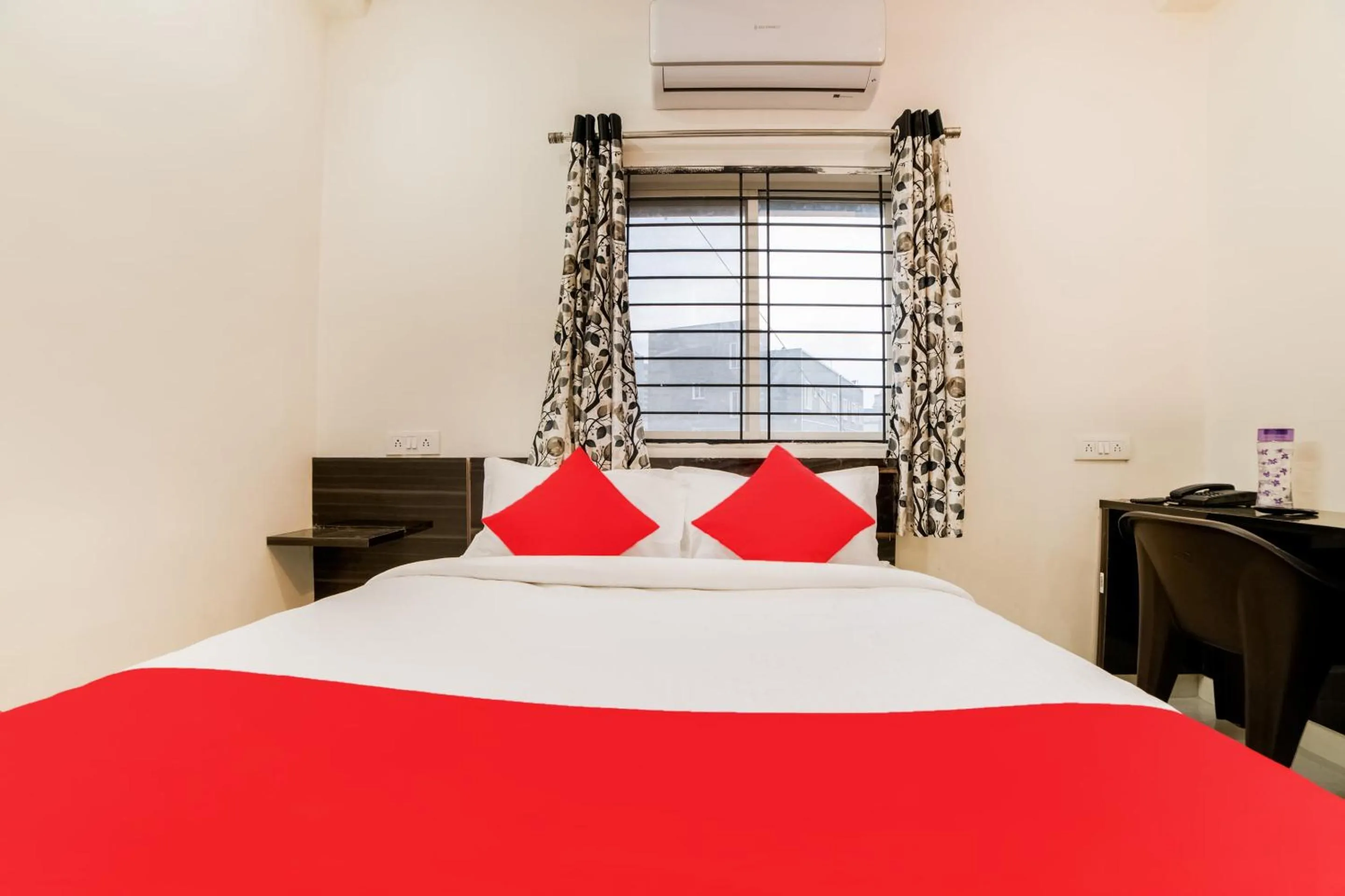 Bedroom, Bed in Super Hotel O Lucky Hotels Gachibowli