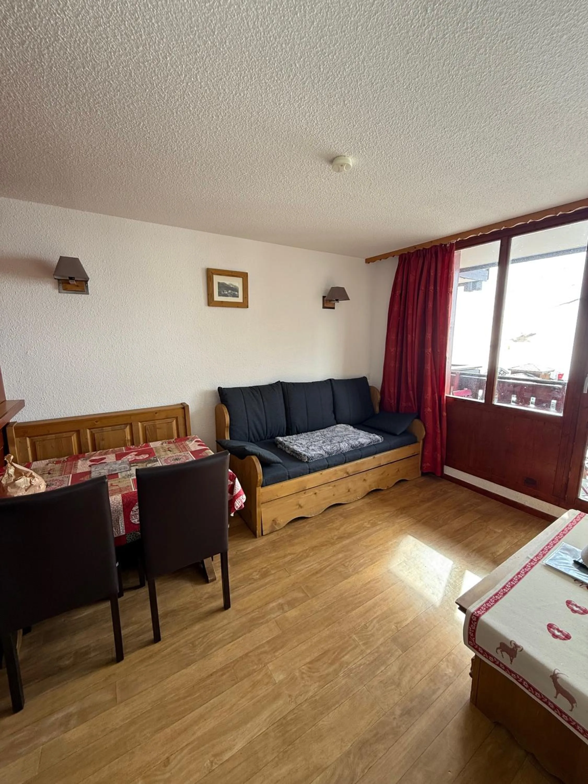 Living room, Bed in Le Rond Point des Pistes - 4 personnes - Tignes Val Claret 2100m - skis aux pieds