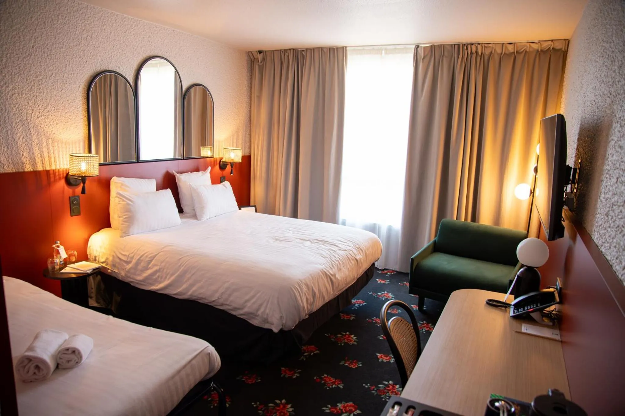 TV and multimedia, Bed in Best Western Porte du Forez