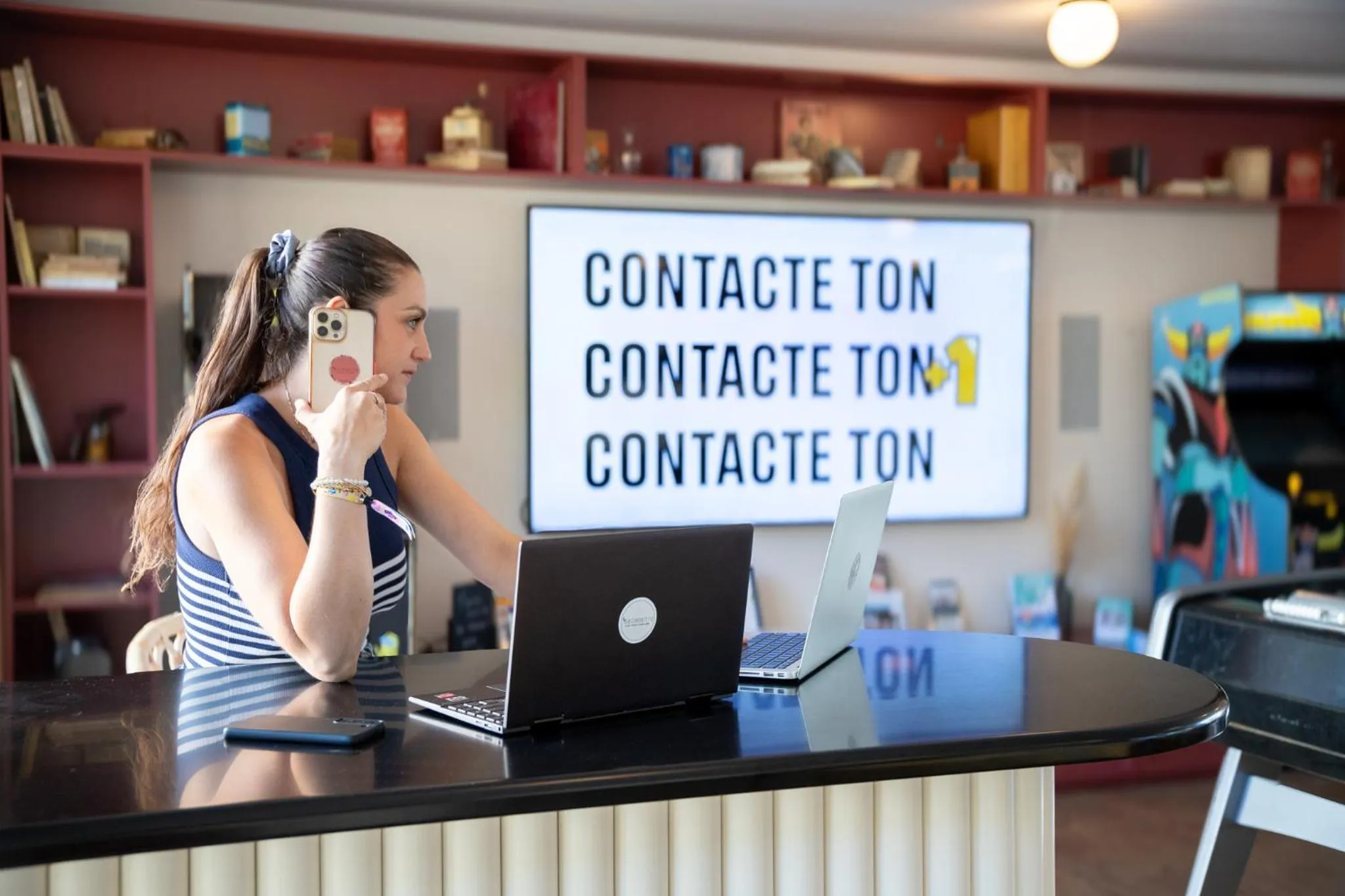 Communal lounge/ TV room in Best Western Porte du Forez