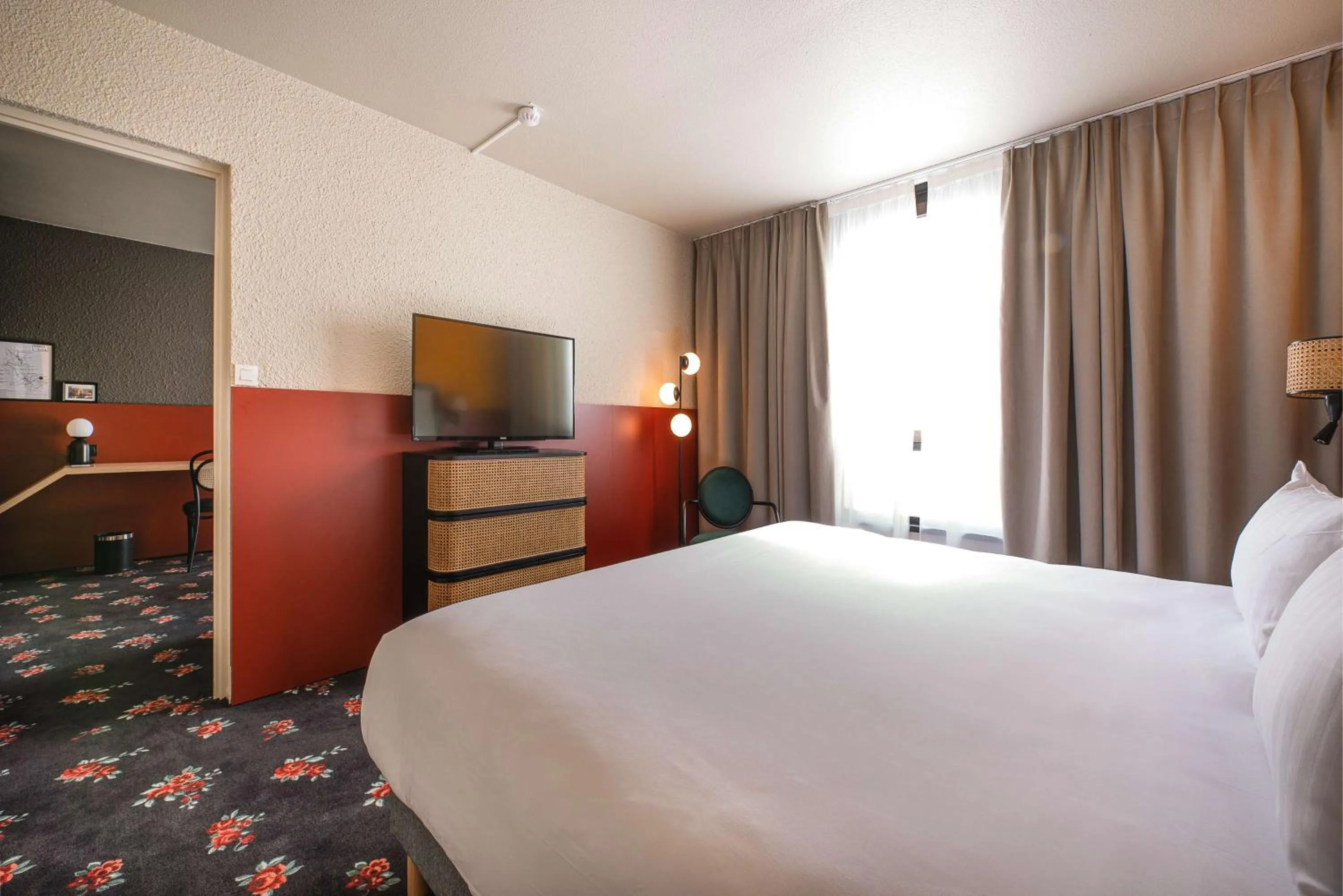 TV and multimedia, Bed in Best Western Porte du Forez