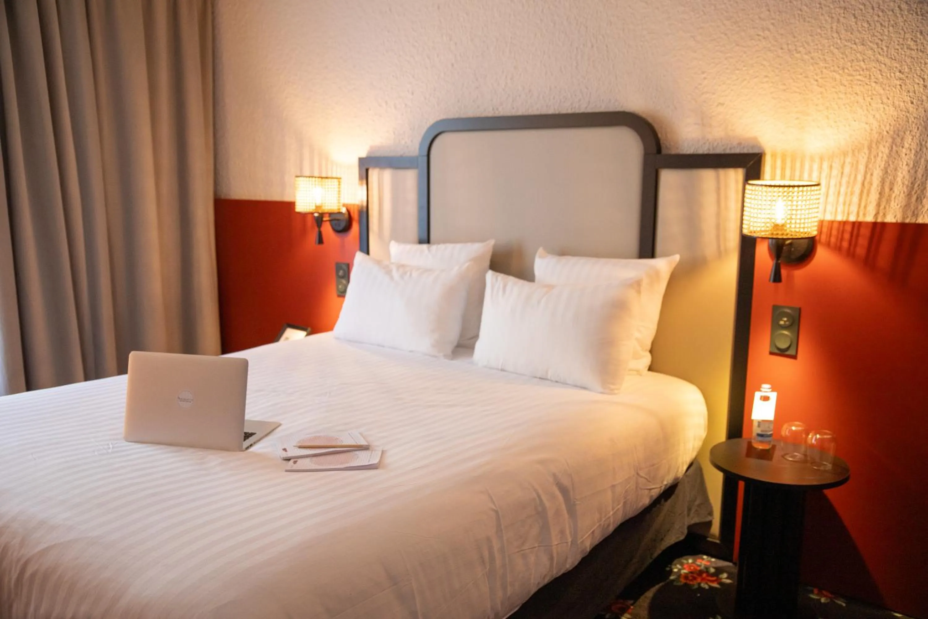 Bed in Best Western Porte du Forez