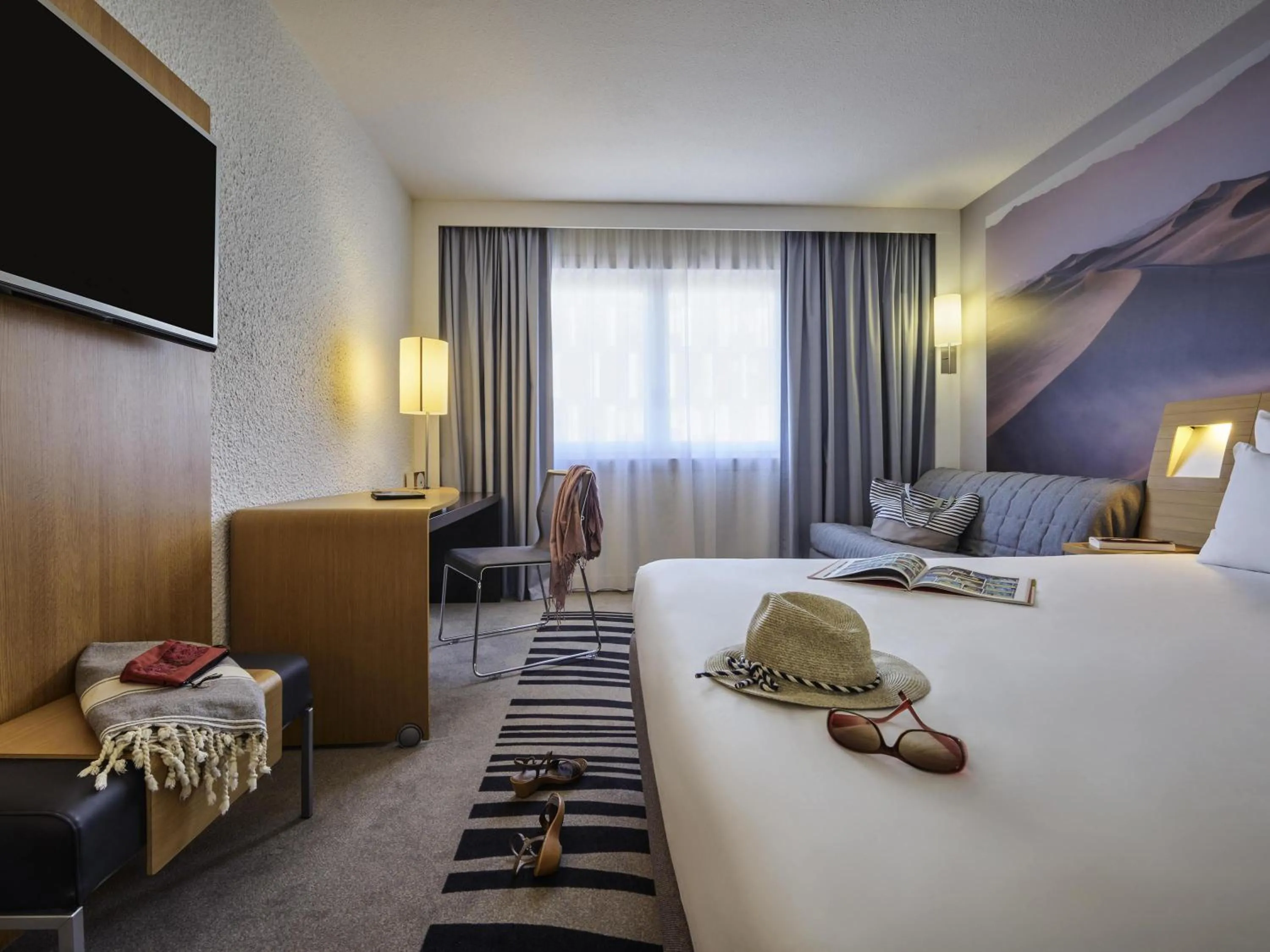 Bedroom, Bed in Novotel Massy Palaiseau