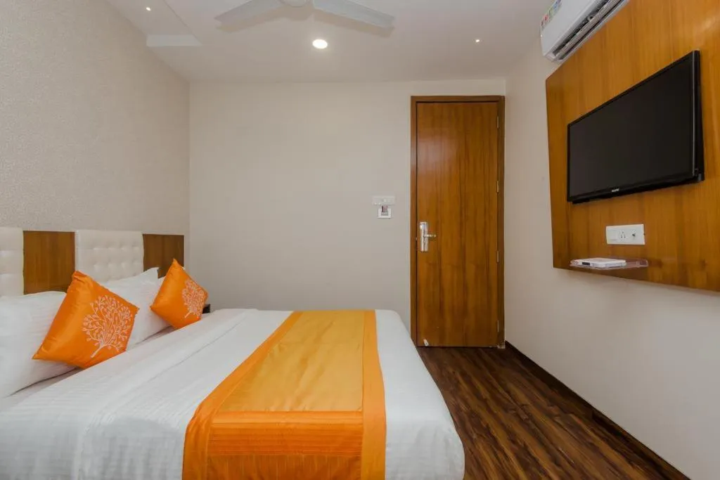 Communal lounge/ TV room, Bed in Hotel Airside