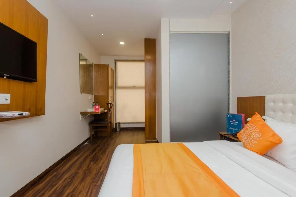 Communal lounge/ TV room, Bed in Hotel Airside