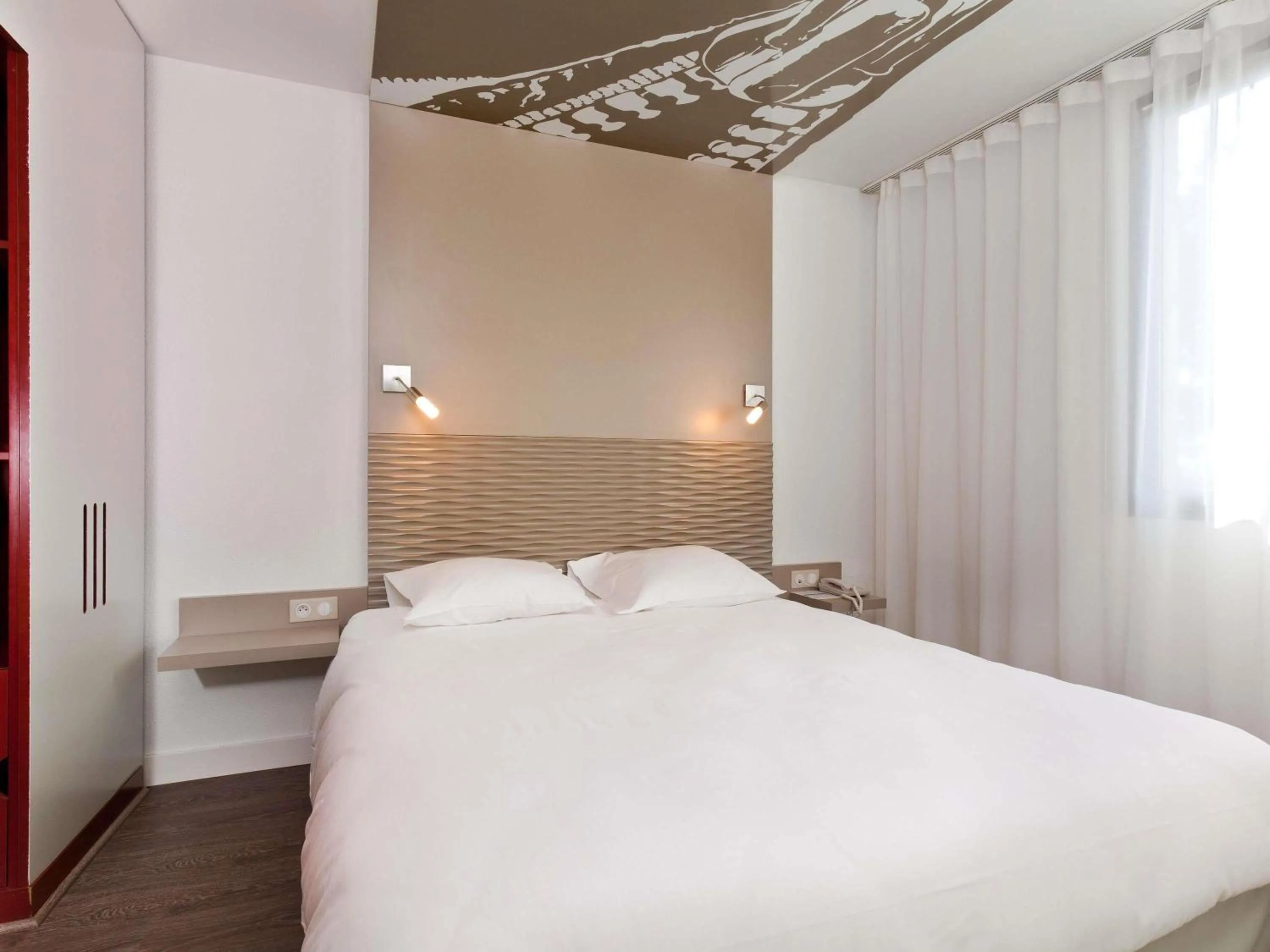 Bedroom, Bed in ibis Styles Lille Aéroport