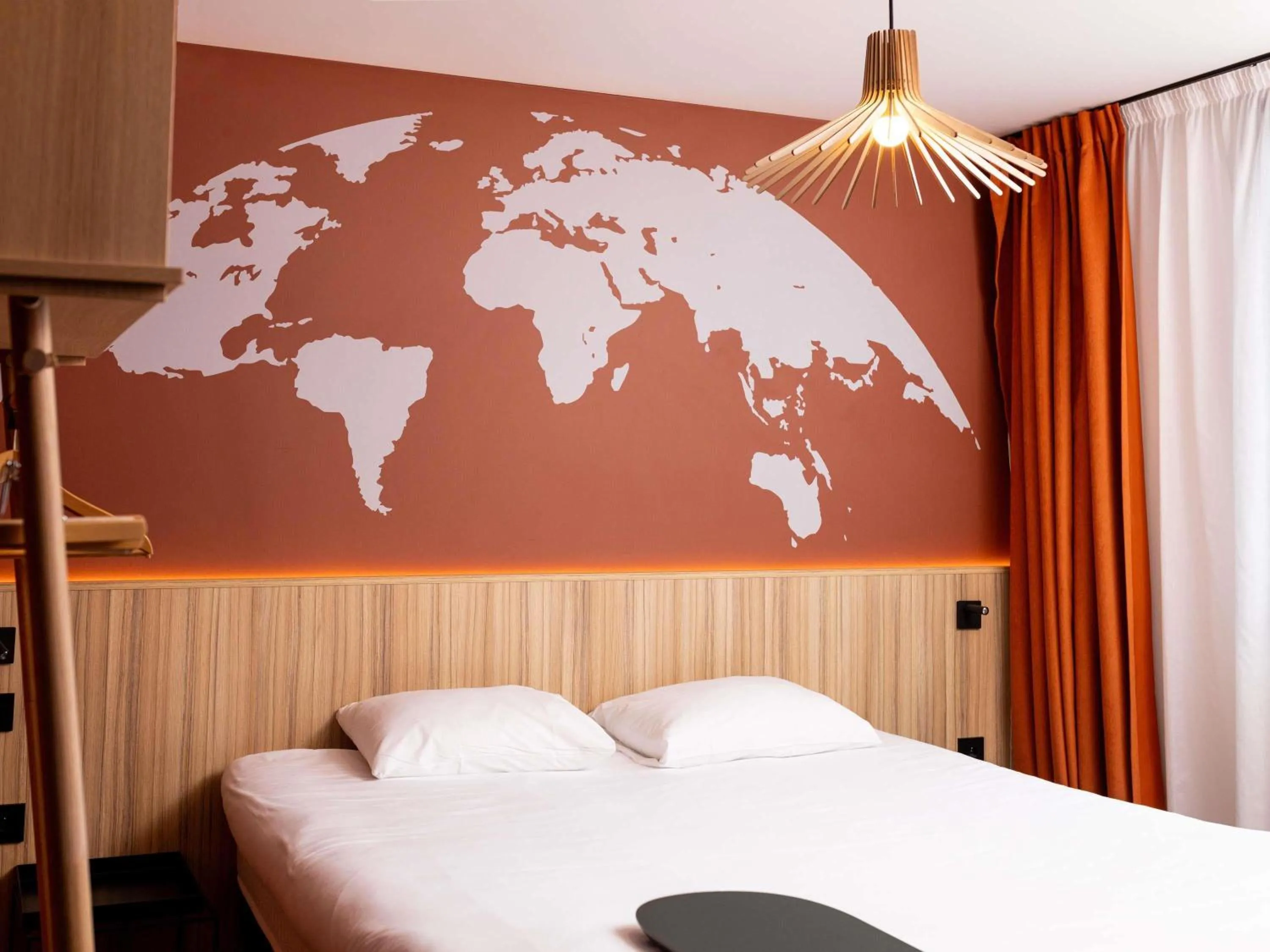 Bedroom, Bed in ibis Styles Lille Aéroport