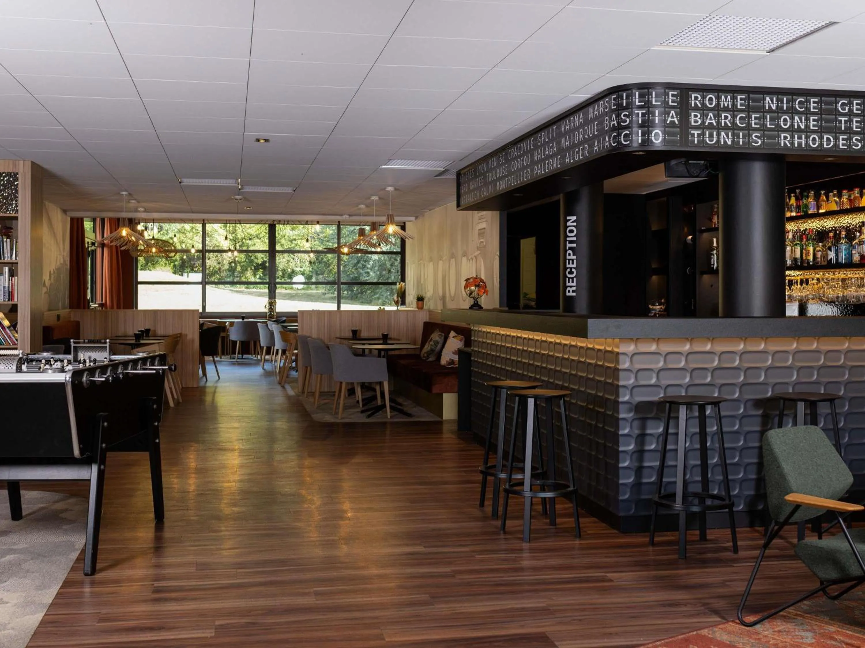 Lounge or bar in ibis Styles Lille Aéroport