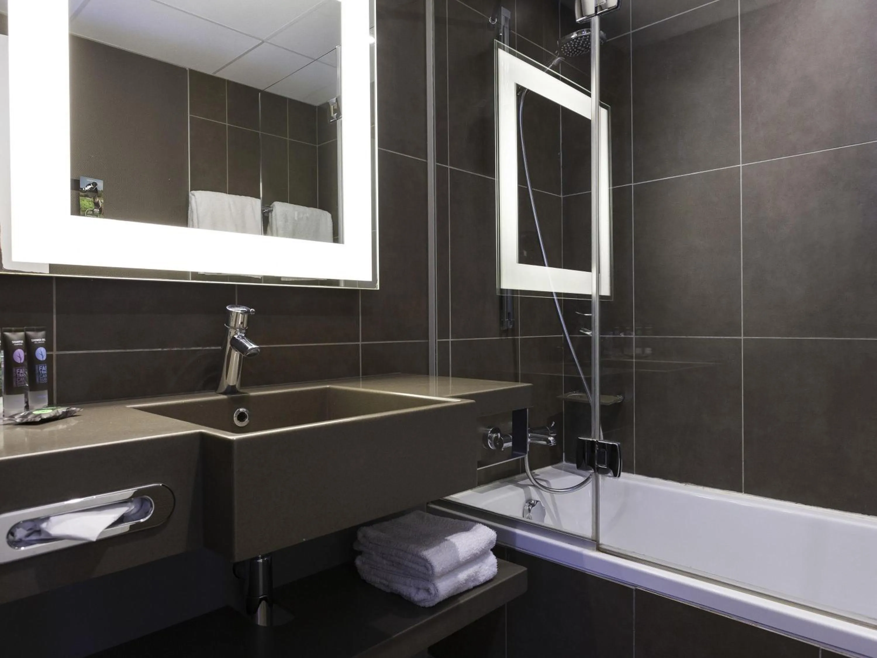 Bedroom in Novotel Annecy Centre