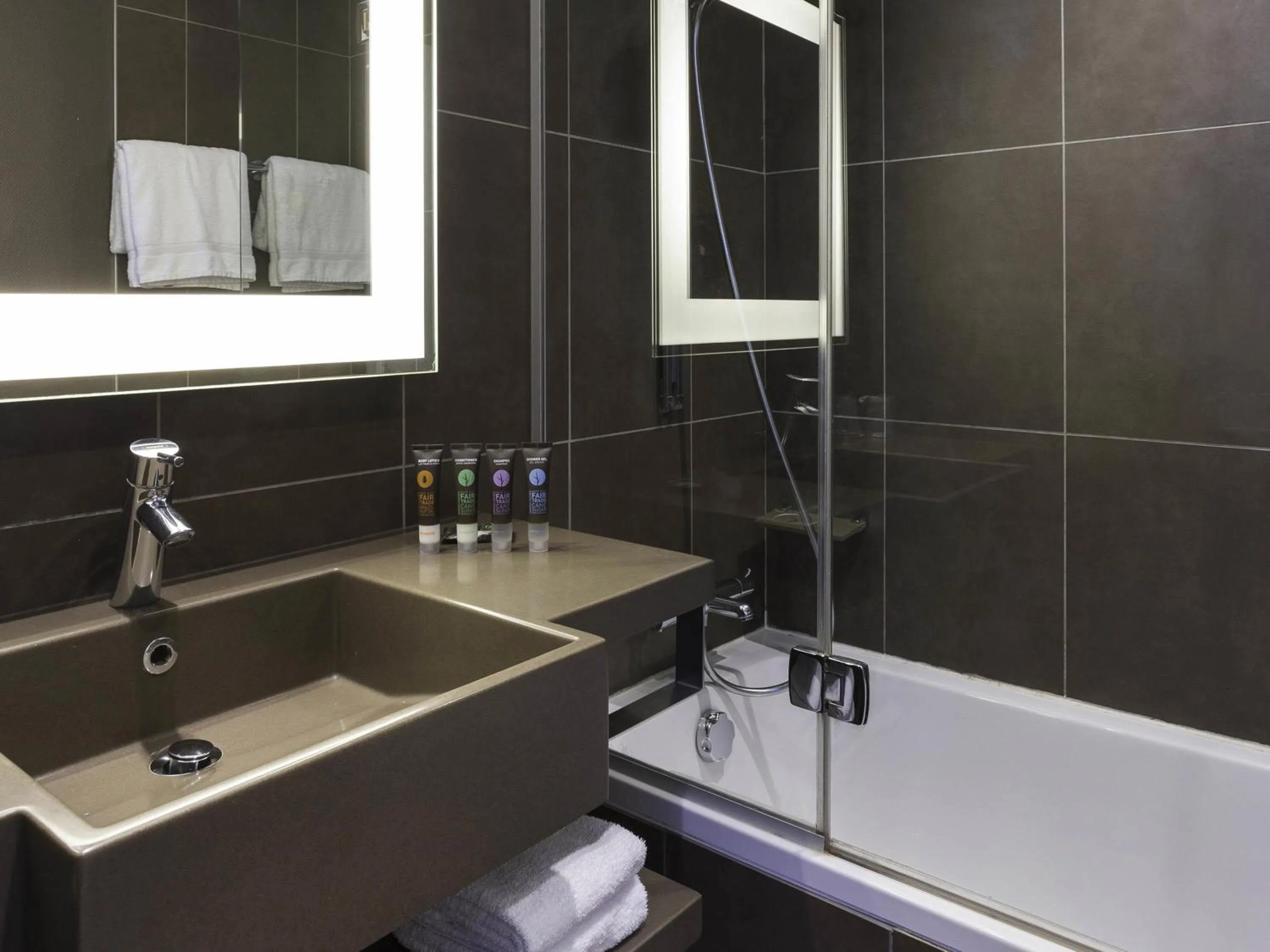 Bedroom in Novotel Annecy Centre