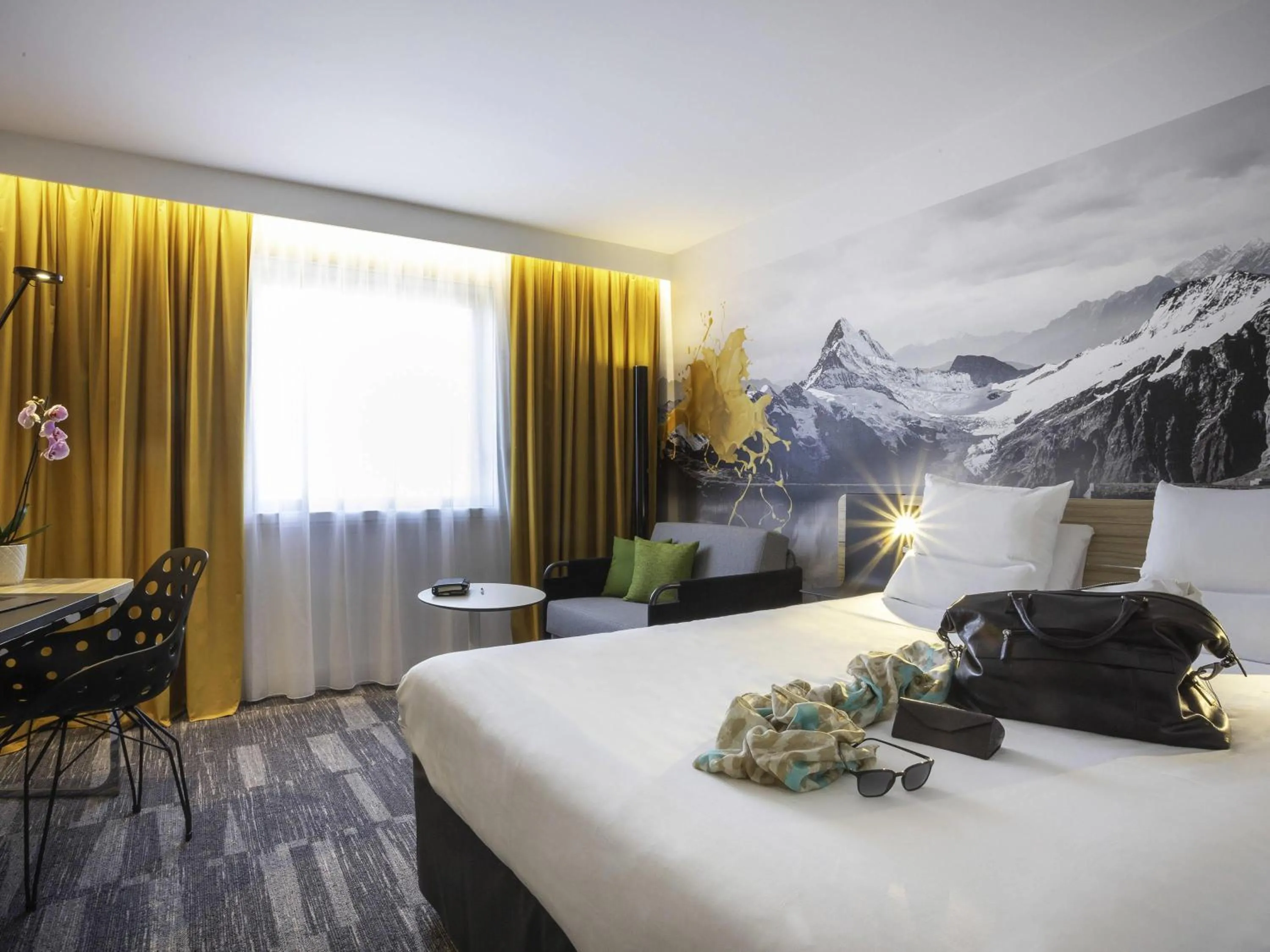 Bedroom, Bed in Novotel Annecy Centre