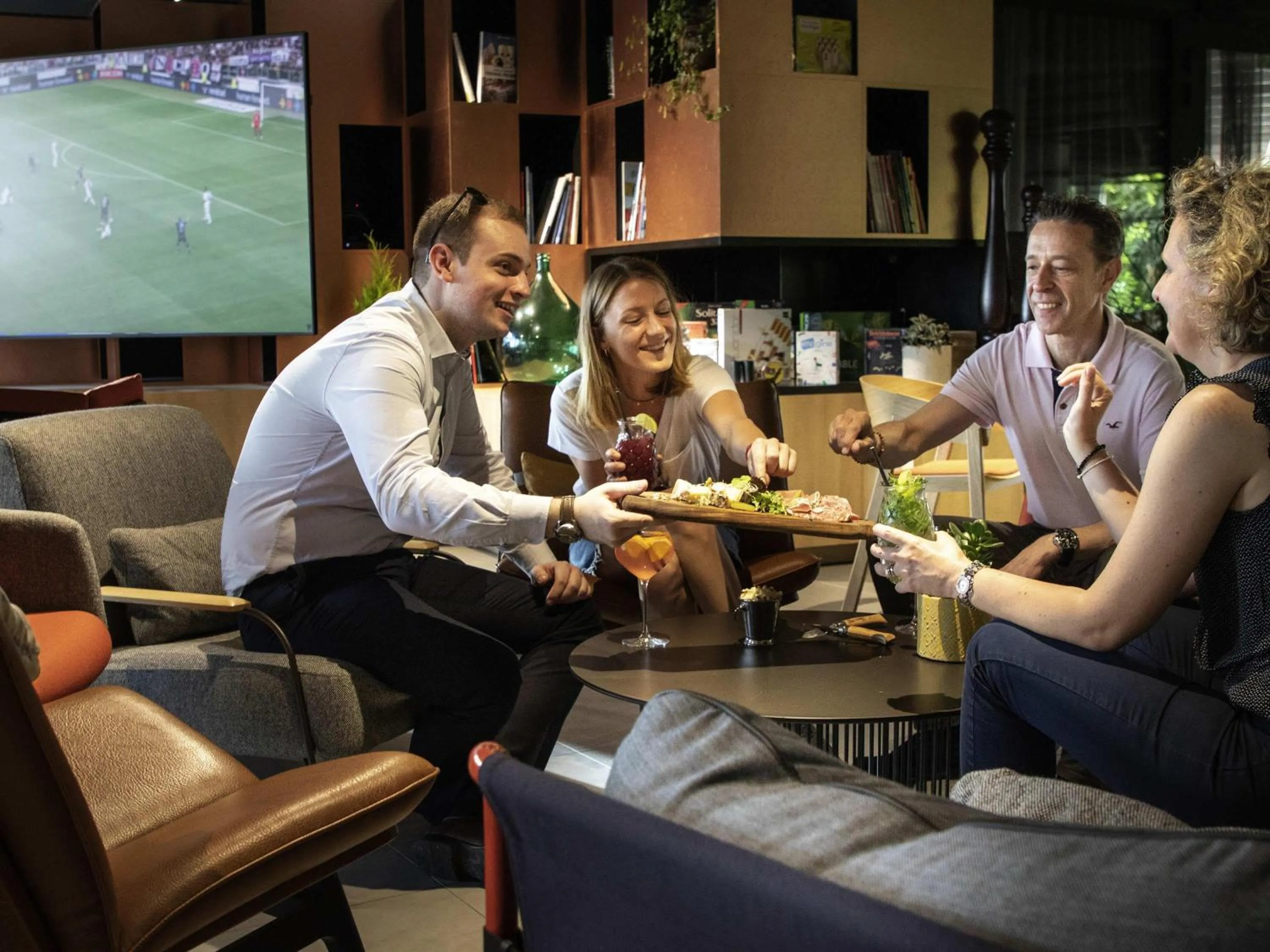 Lounge or bar in Novotel Annecy Centre
