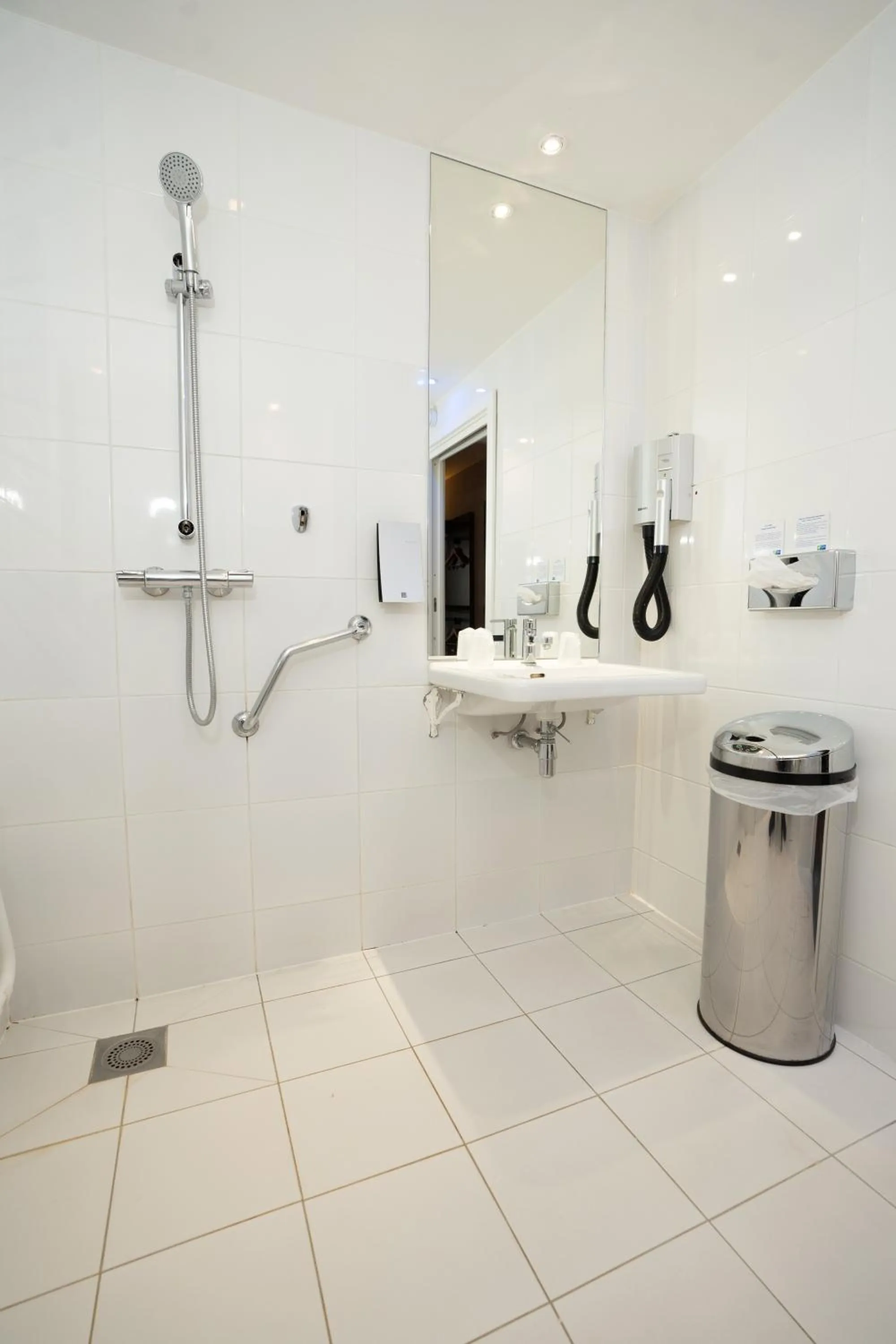Shower in Holiday Inn Express Strasbourg - Sud by IHG