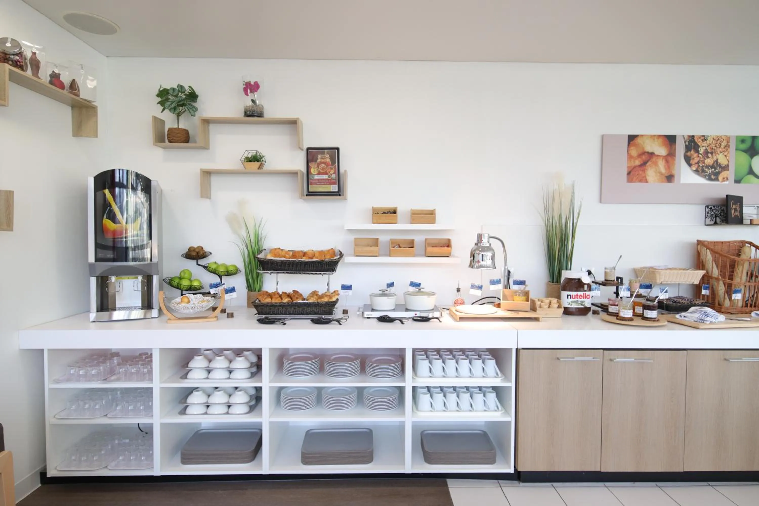 Food and drinks in Holiday Inn Express Strasbourg - Sud by IHG