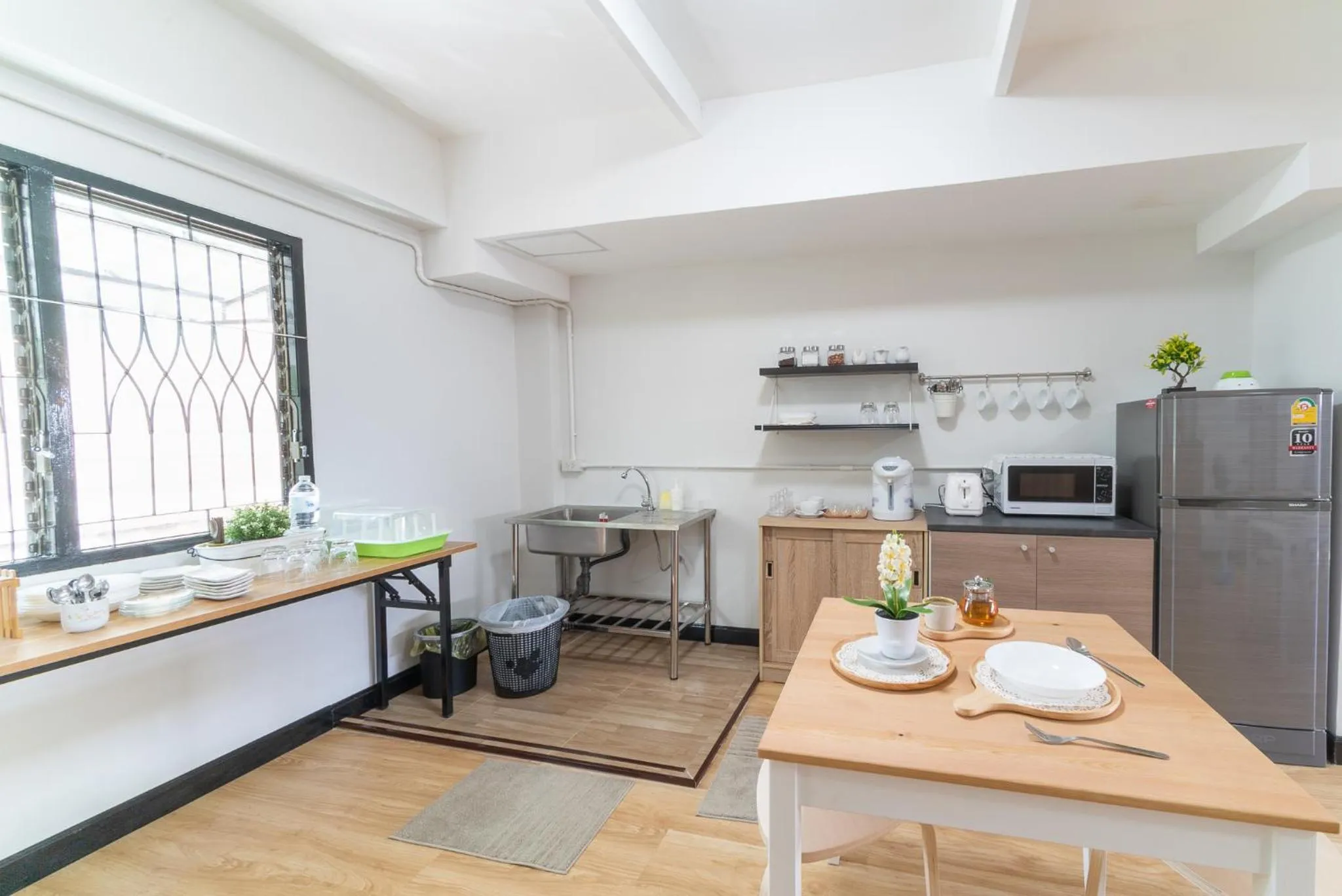 Communal lounge/ TV room in Saiyud Hostel