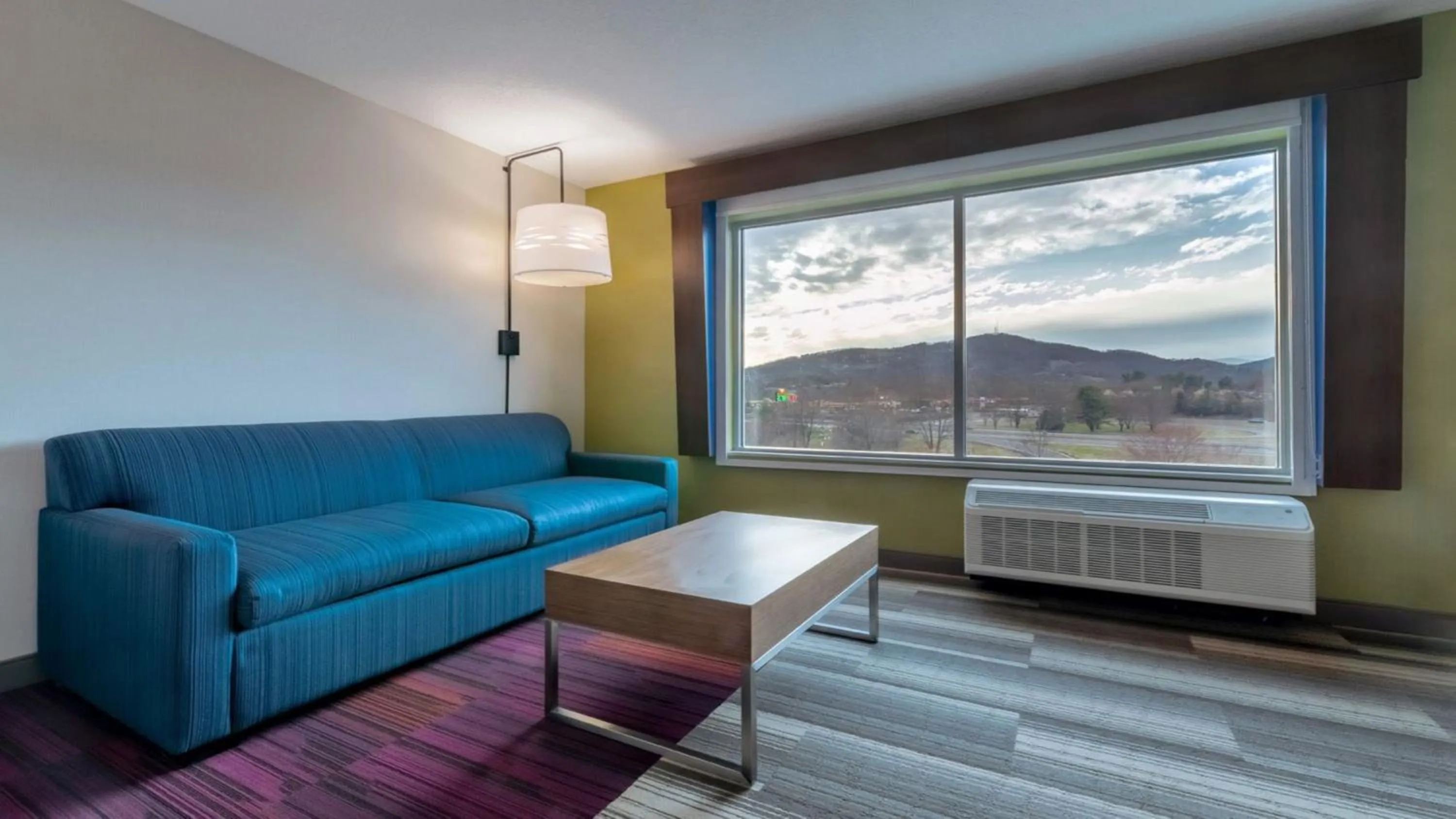 Photo of the whole room in Holiday Inn Express & Suites - Marion by IHG