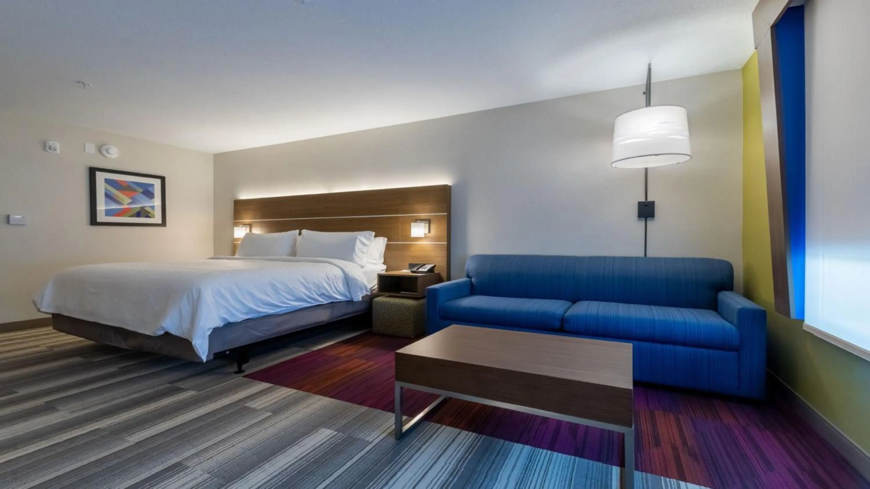 Photo of the whole room, Bed in Holiday Inn Express & Suites - Marion by IHG