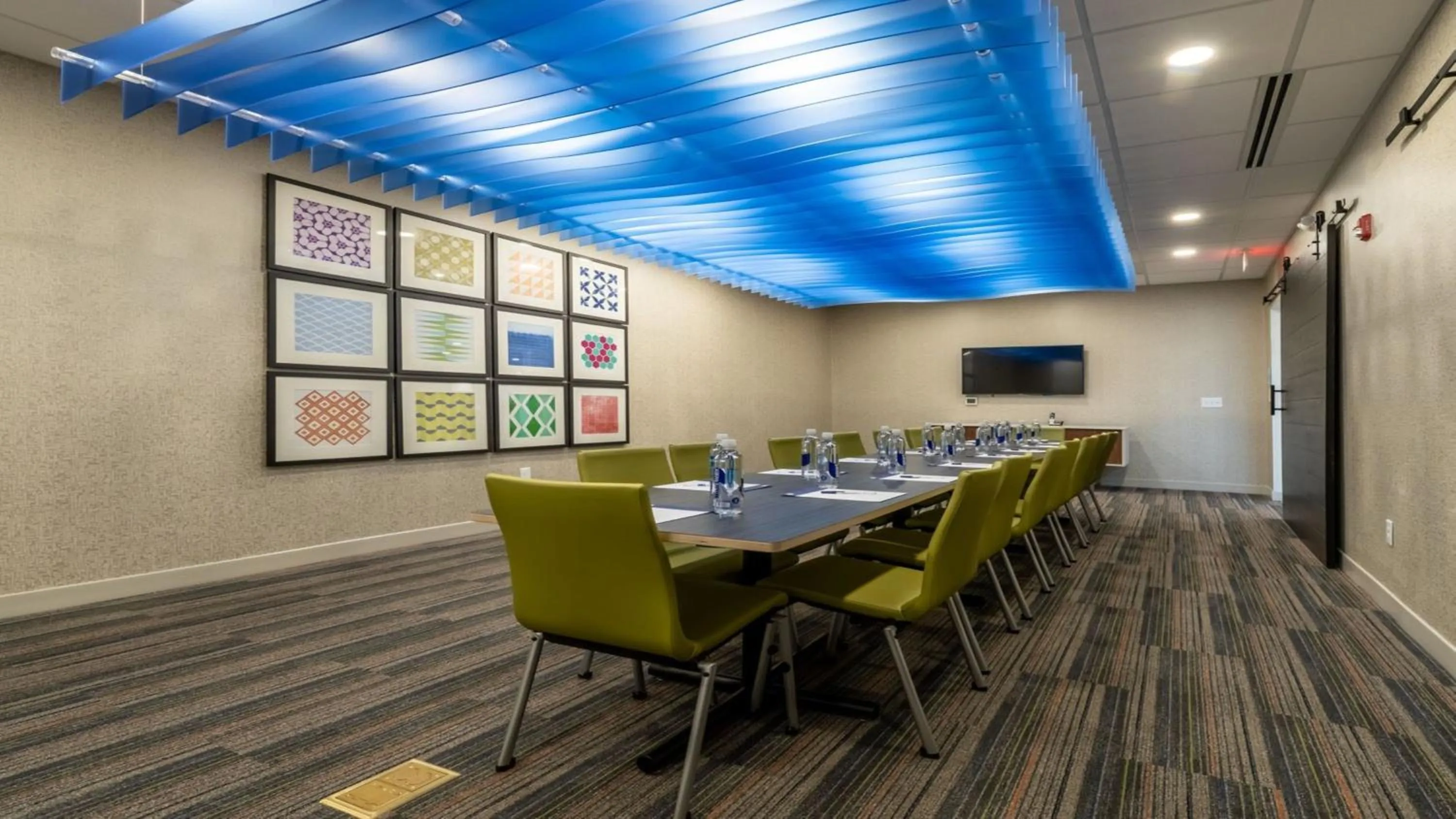Meeting/conference room in Holiday Inn Express & Suites - Marion by IHG