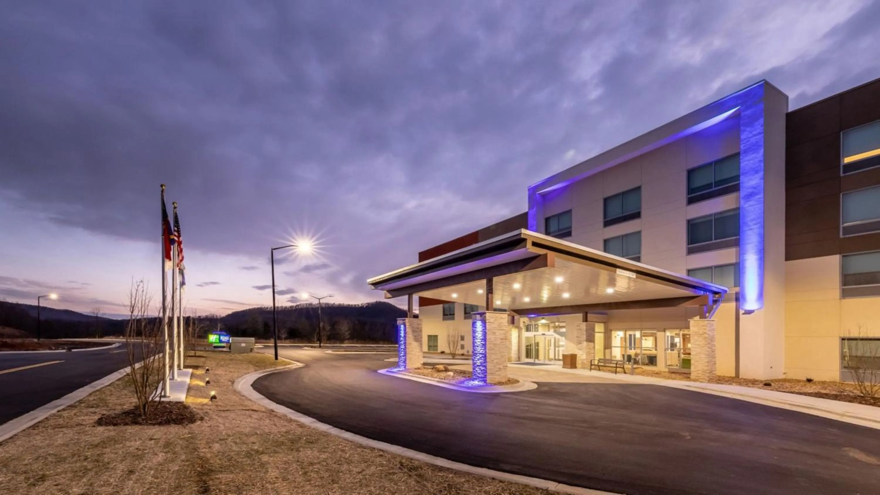 Property building in Holiday Inn Express & Suites - Marion by IHG