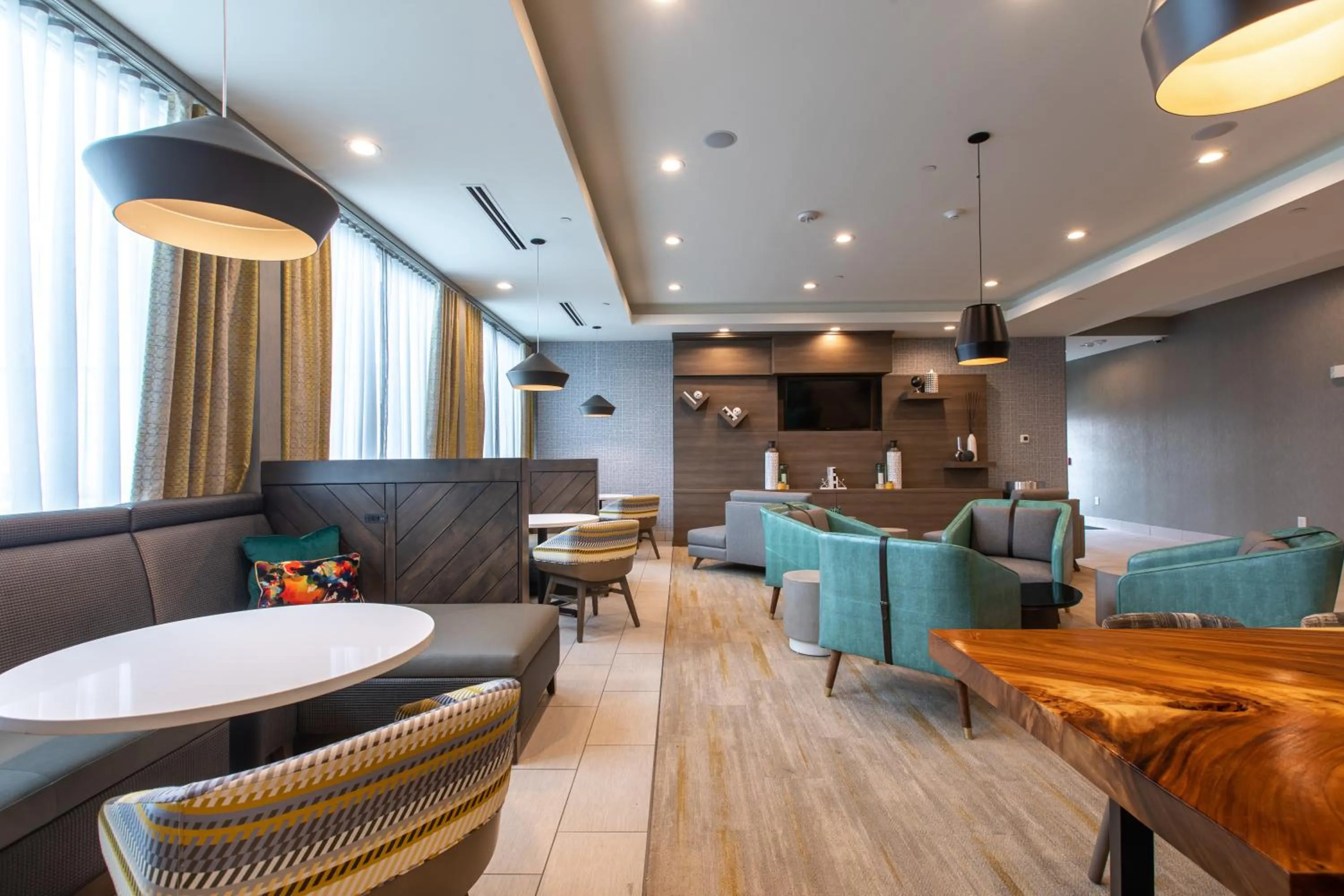 Communal lounge/ TV room in Holiday Inn Greenville - Woodruff Road by IHG