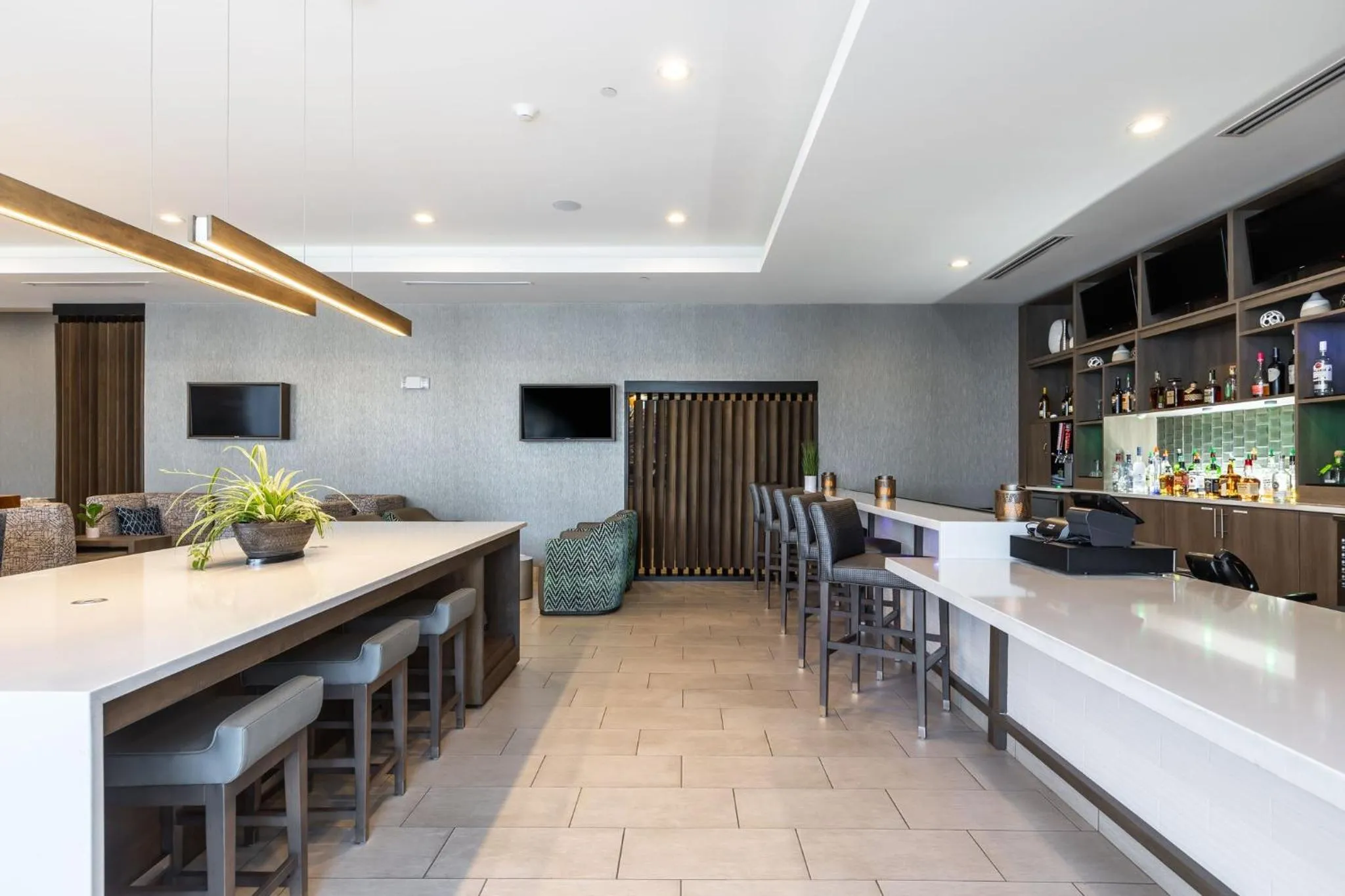 Lounge or bar in Holiday Inn Greenville - Woodruff Road by IHG