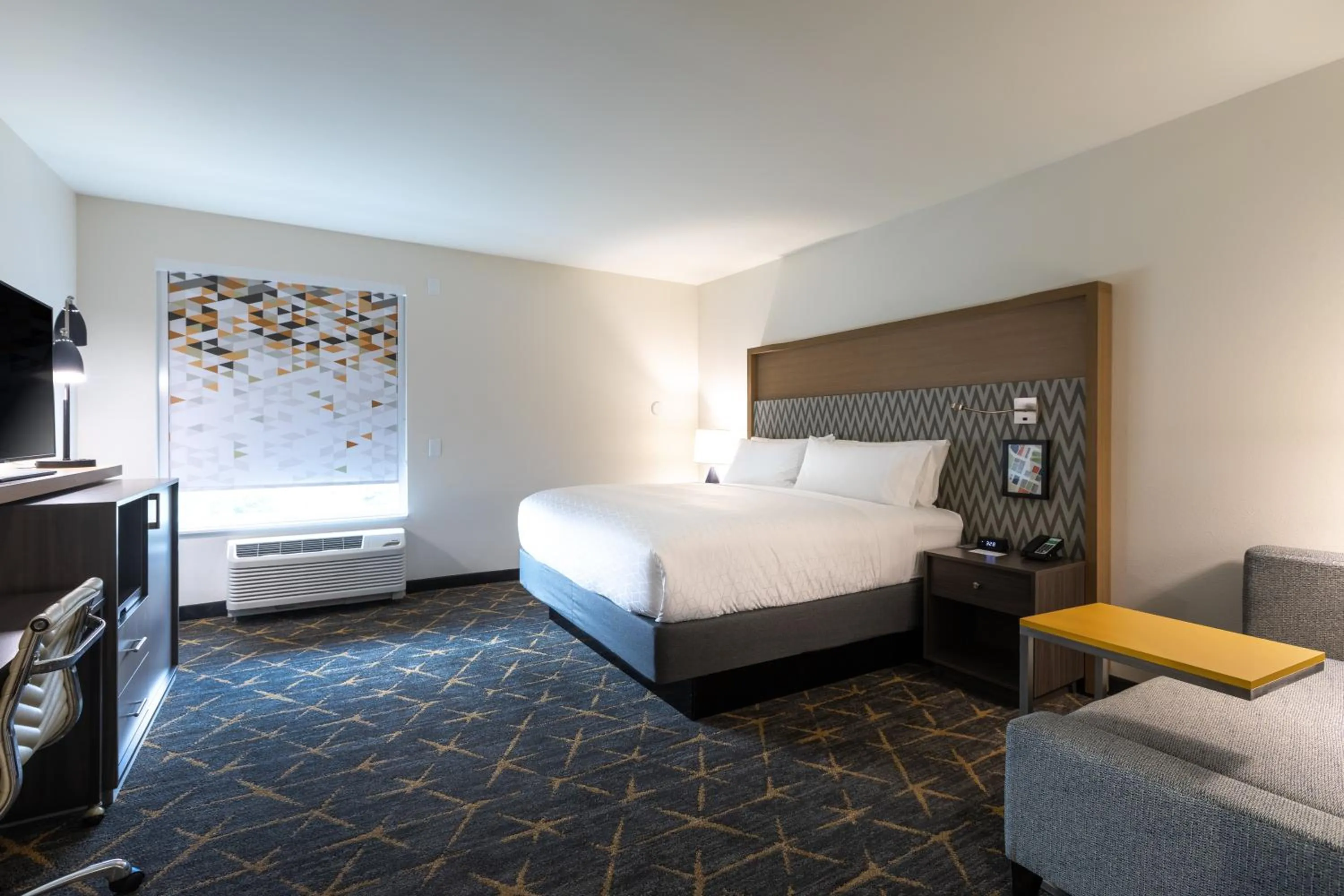 Photo of the whole room, Bed in Holiday Inn Greenville - Woodruff Road by IHG
